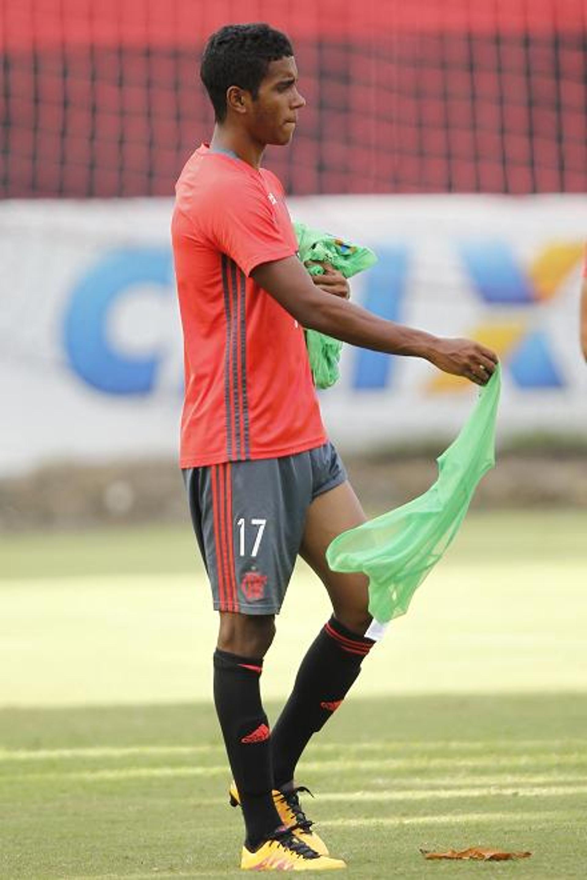 Gabriel em treino do Flamengo (Gilvan de Souza/Flamengo)