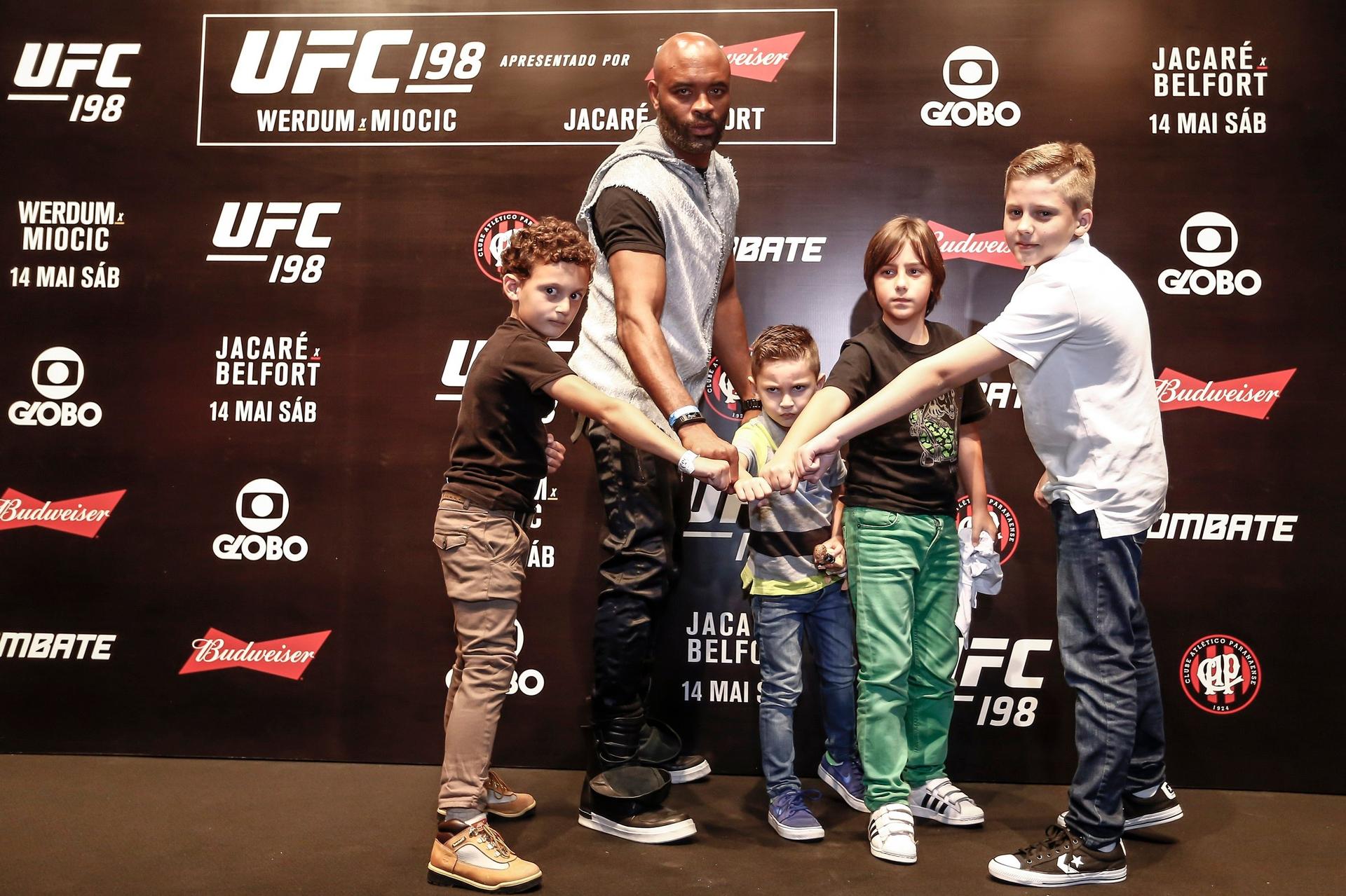 Astros do UFC 198 fazem fotos promocionais para evento histórico em Curitiba (FOTO: Divulgação/Inovafoto)