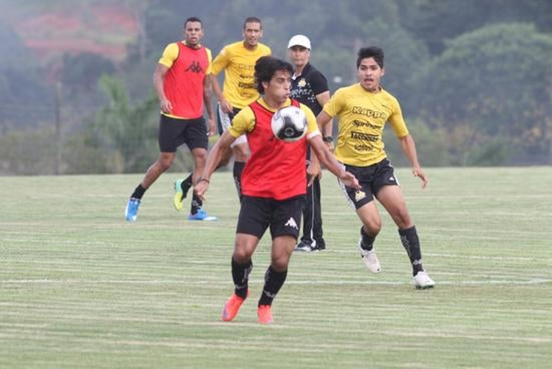 Atletas do Criciúma treinam antes da partida contra o Guarani de Palhoça  (Foto: Fernando Ribeiro / Site Oficial do Criciúma)