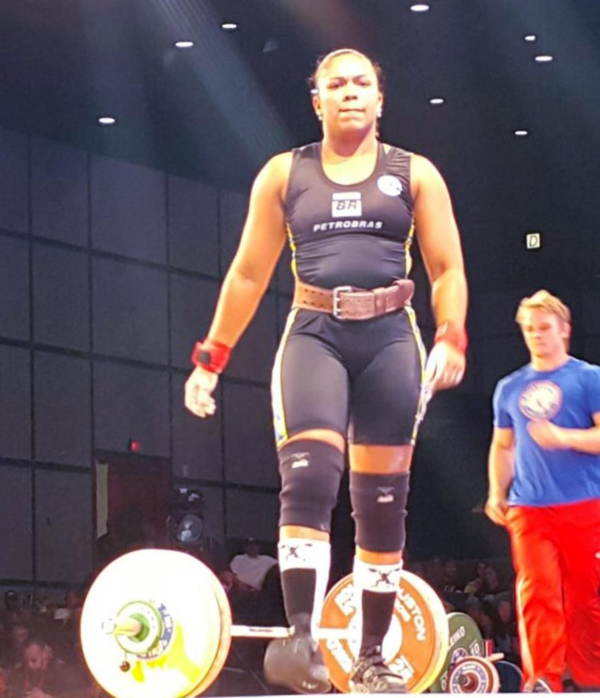 Jaqueline Ferreira, atleta da Seleção Brasileira de Levantamento de Peso