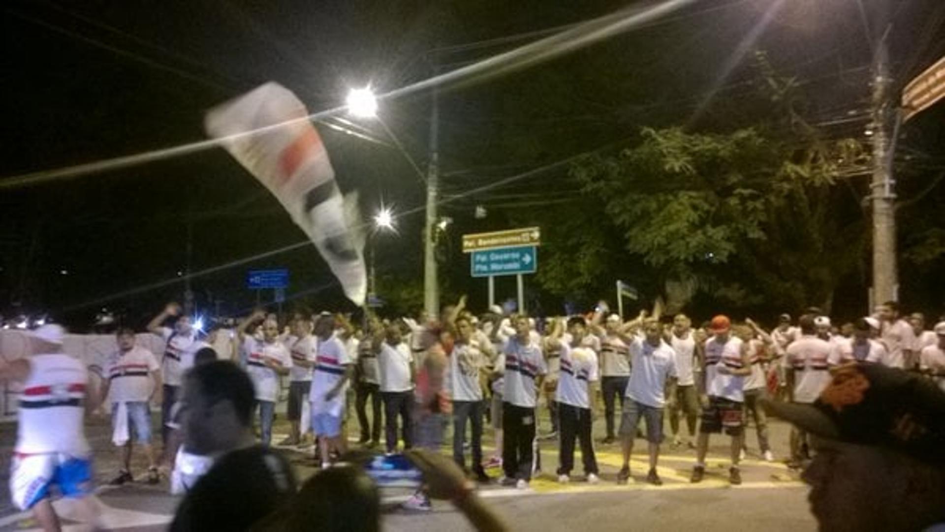 Torcida do São Paulo - protesto