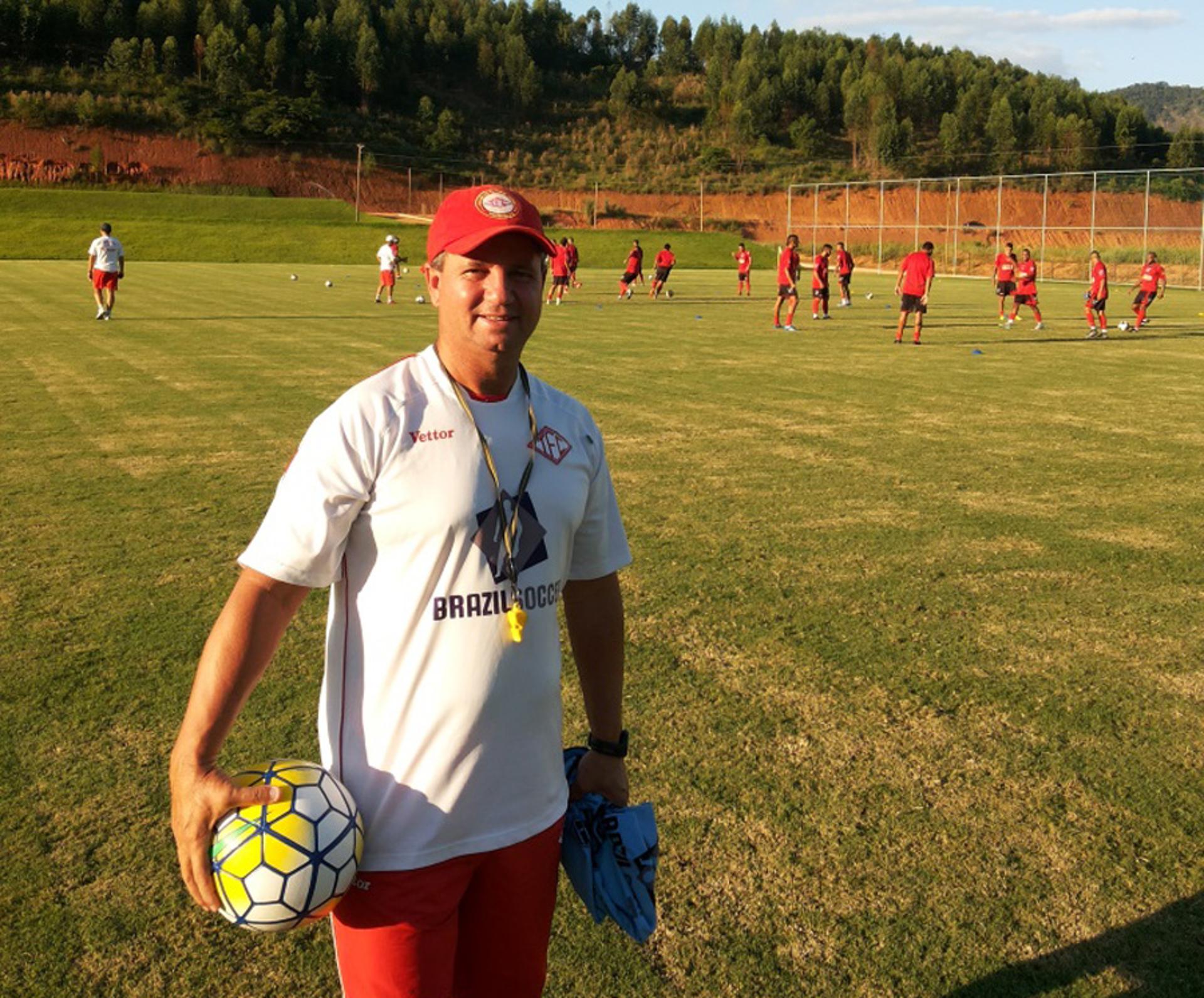 técnico Ney da Matta, no CT do Tombense - ultimo treino antes de enfrentar o Flu