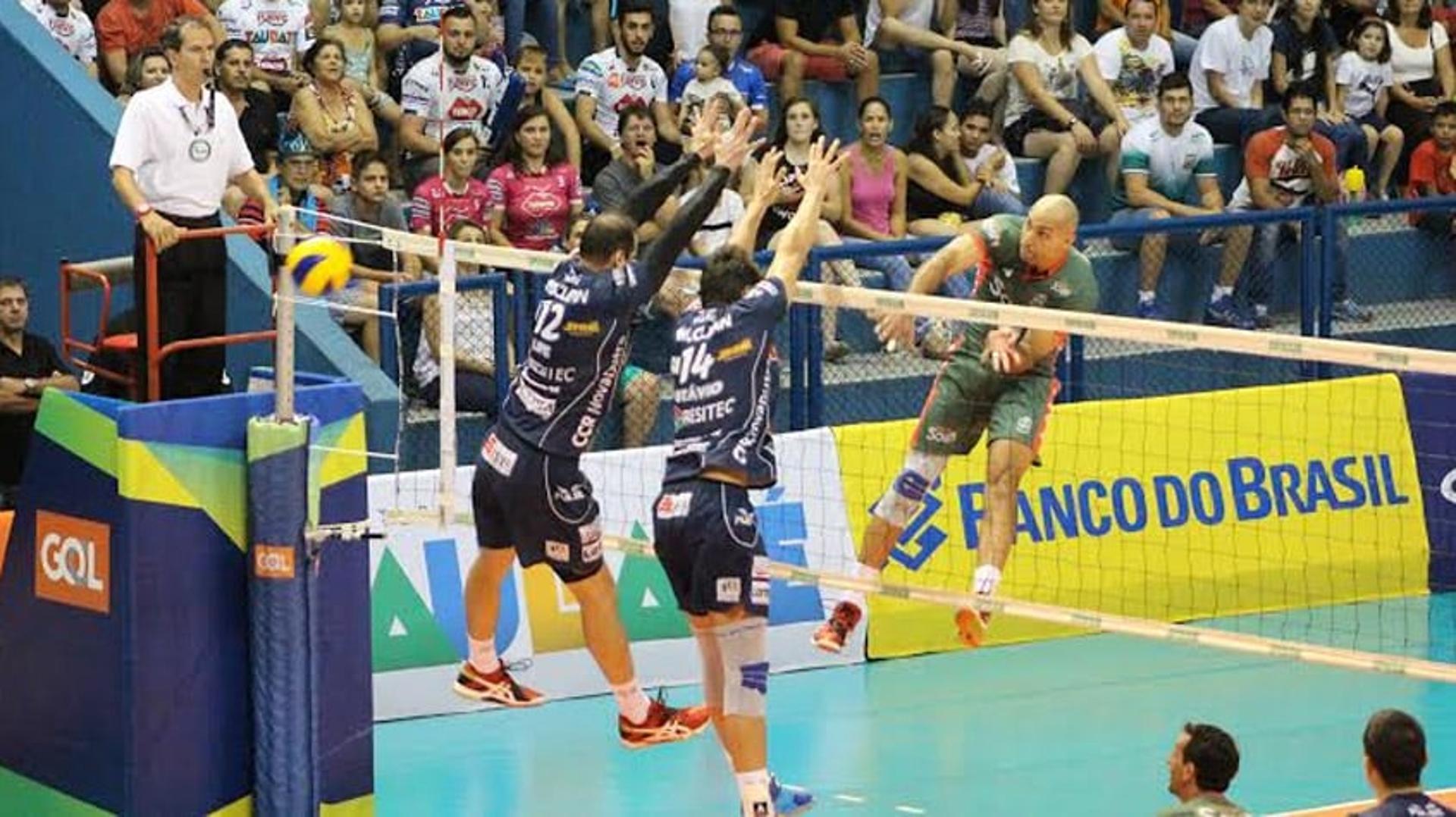 HOME - Funvic/Taubaté x Brasil Kirin - Superliga Masculina - Wallace no ataque (Foto: Rafinha Oliveira/Divulgação)