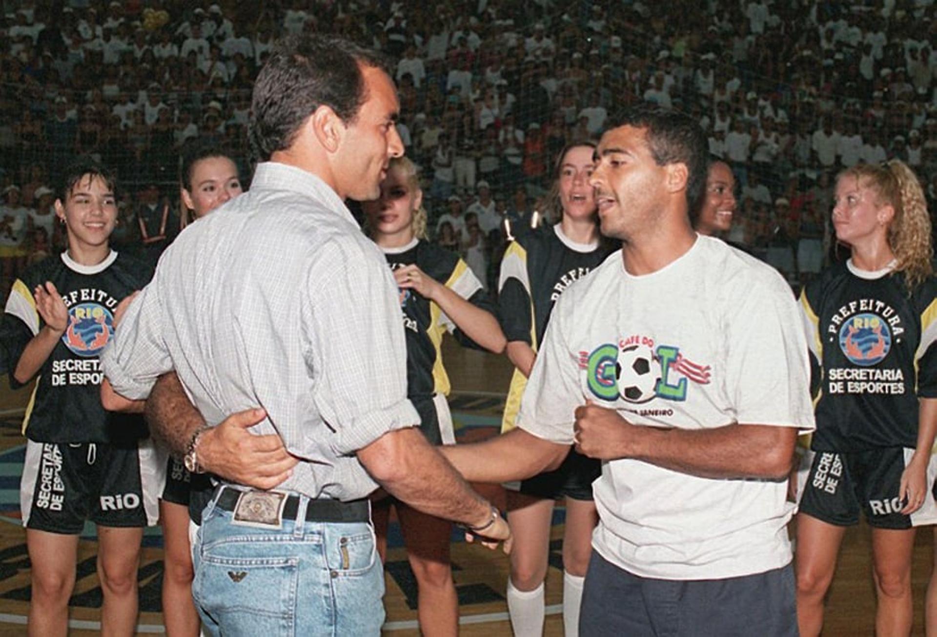 Edmundo e Romário frequentaram, e ainda frequentam, diversos desfiles de Carnaval no Rio de Janeiro