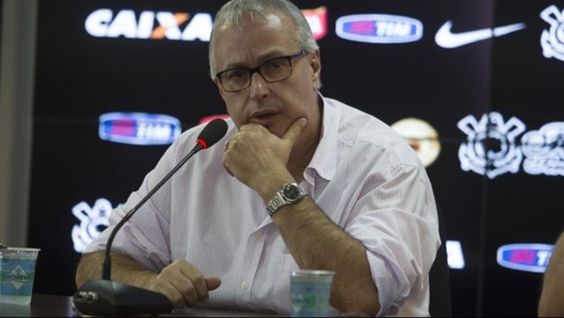 Presidente do Corinthians, Roberto de Andrade concedeu entrevista nesta sexta-feira (Foto: Daniel Augusto Jr)