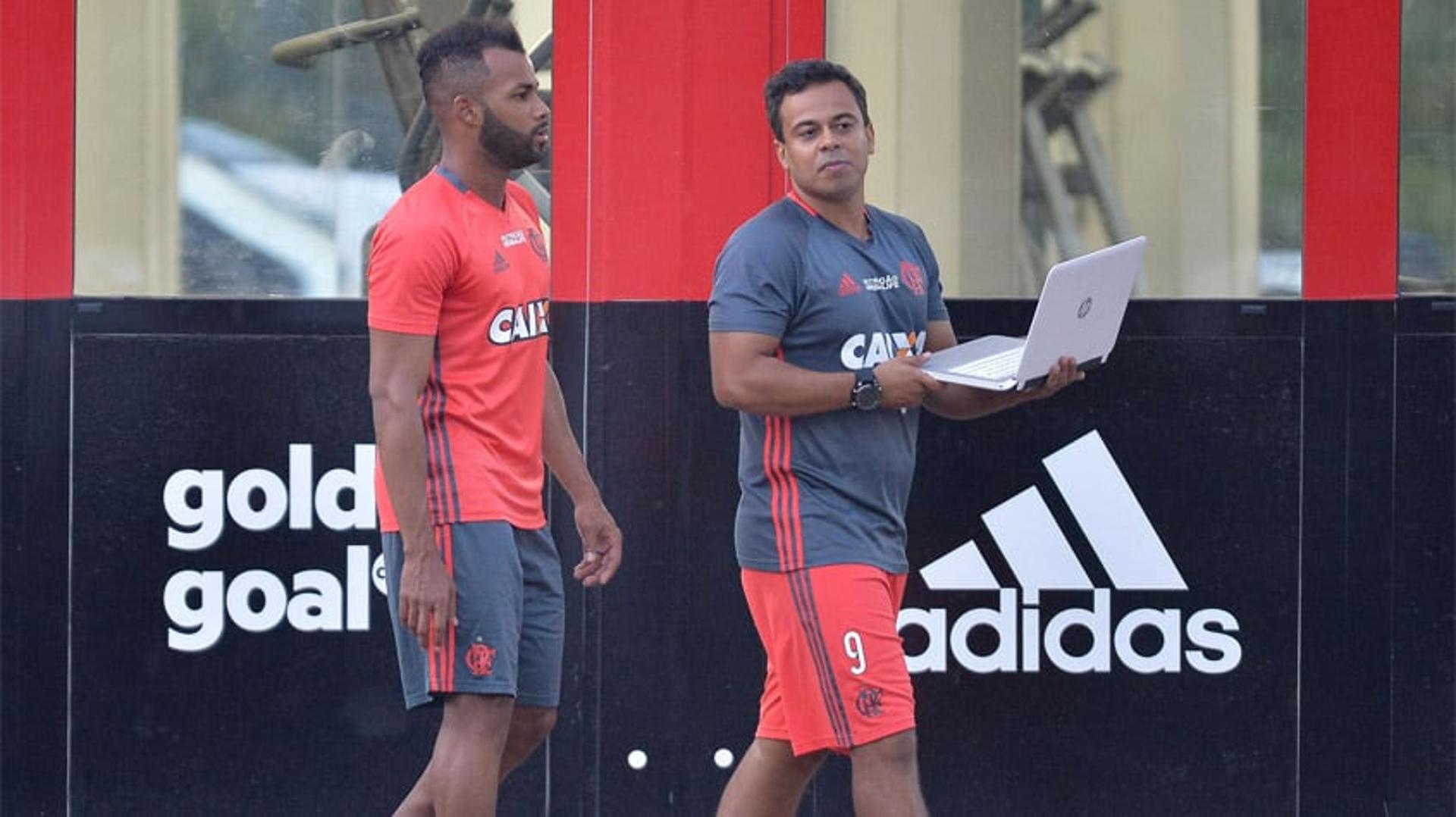 O primeiro dia de Fernandinho no Flamengo