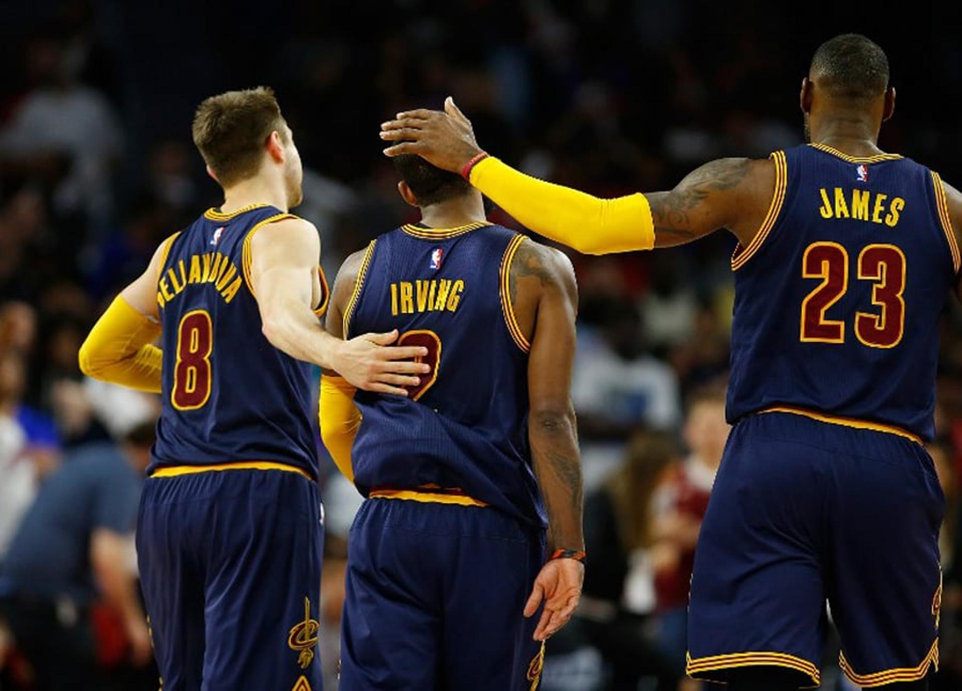 Outra equipe já classificada é o Cleveland Cavaliers, dos astros Irving e LeBron James, que superou o Detroit Pistons por 4 a 0