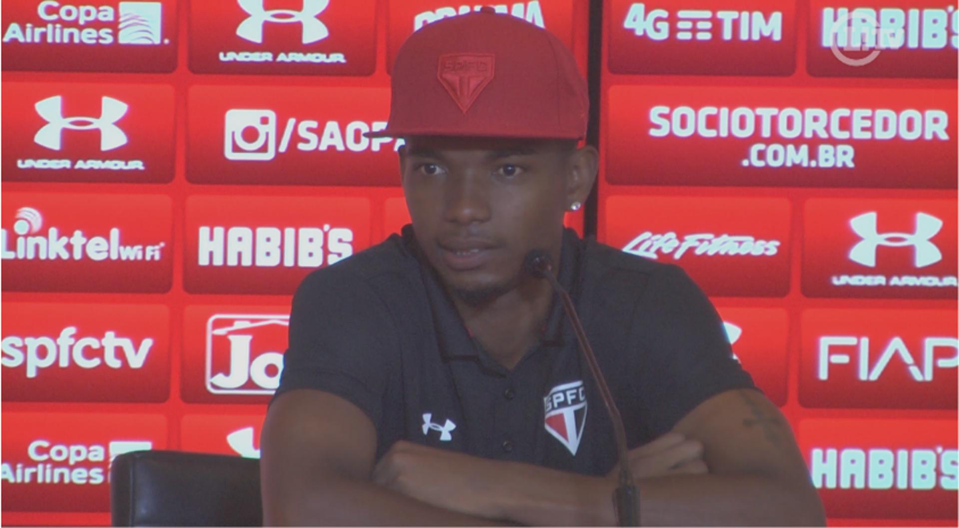 Thiago Mendes em coletiva