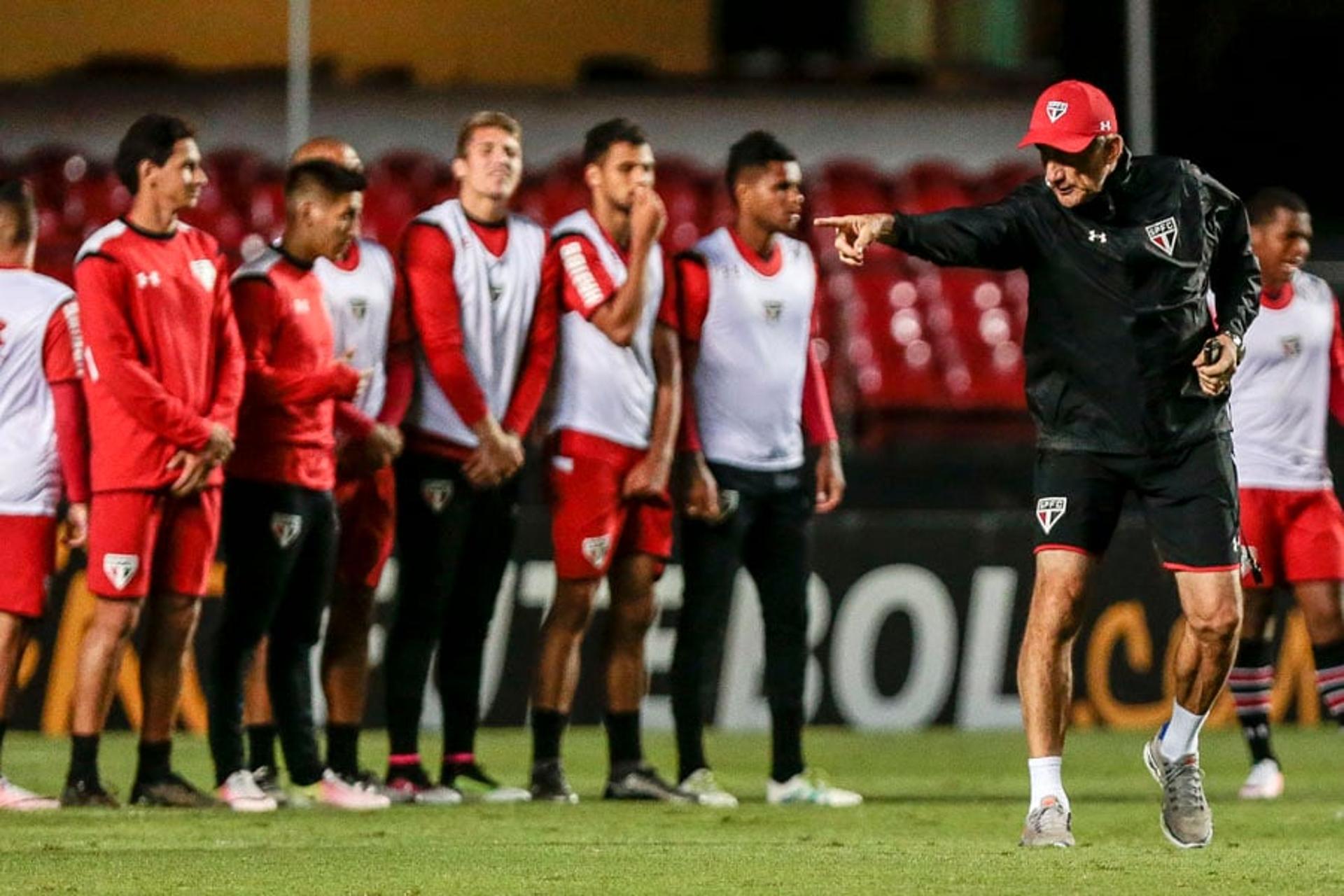 Bauza comanda treino