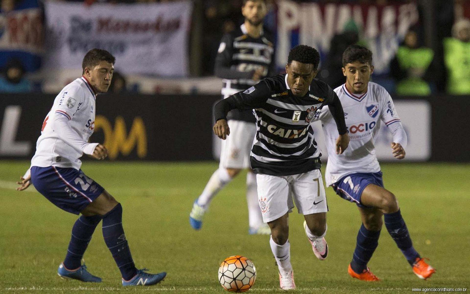 Elias, contra o Nacional