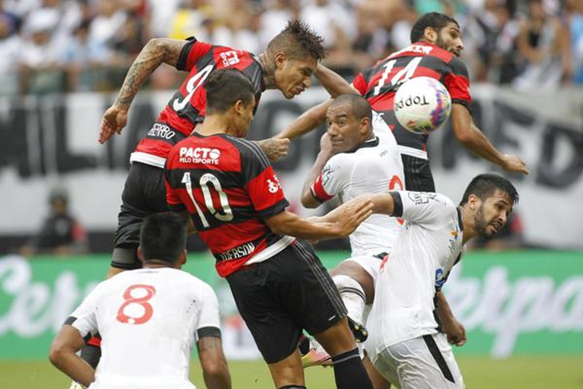 Pacto pelo Esporte foi estampada nas costas da camisa (Gilvan de Souza / Flamengo)