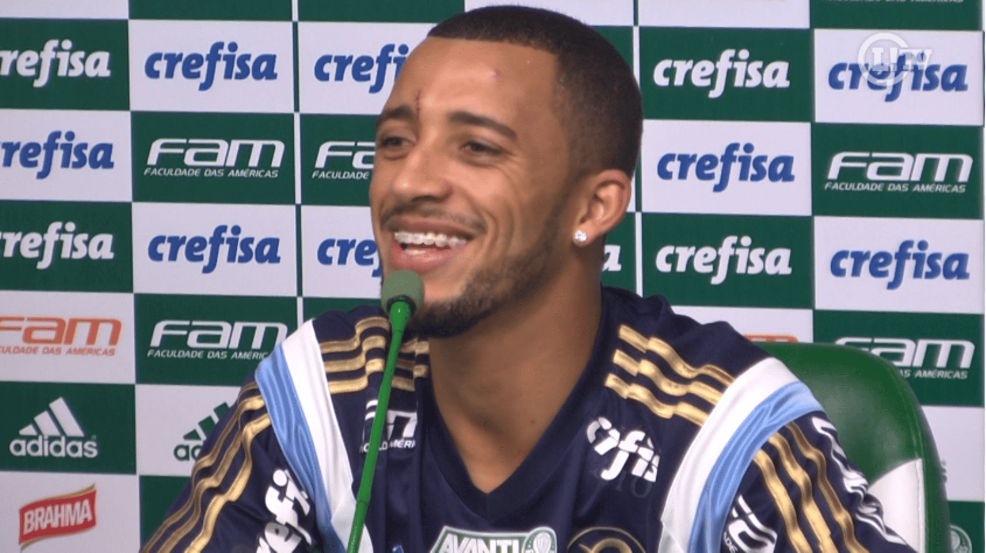 Vitor Hugo em coletiva no Palmeiras