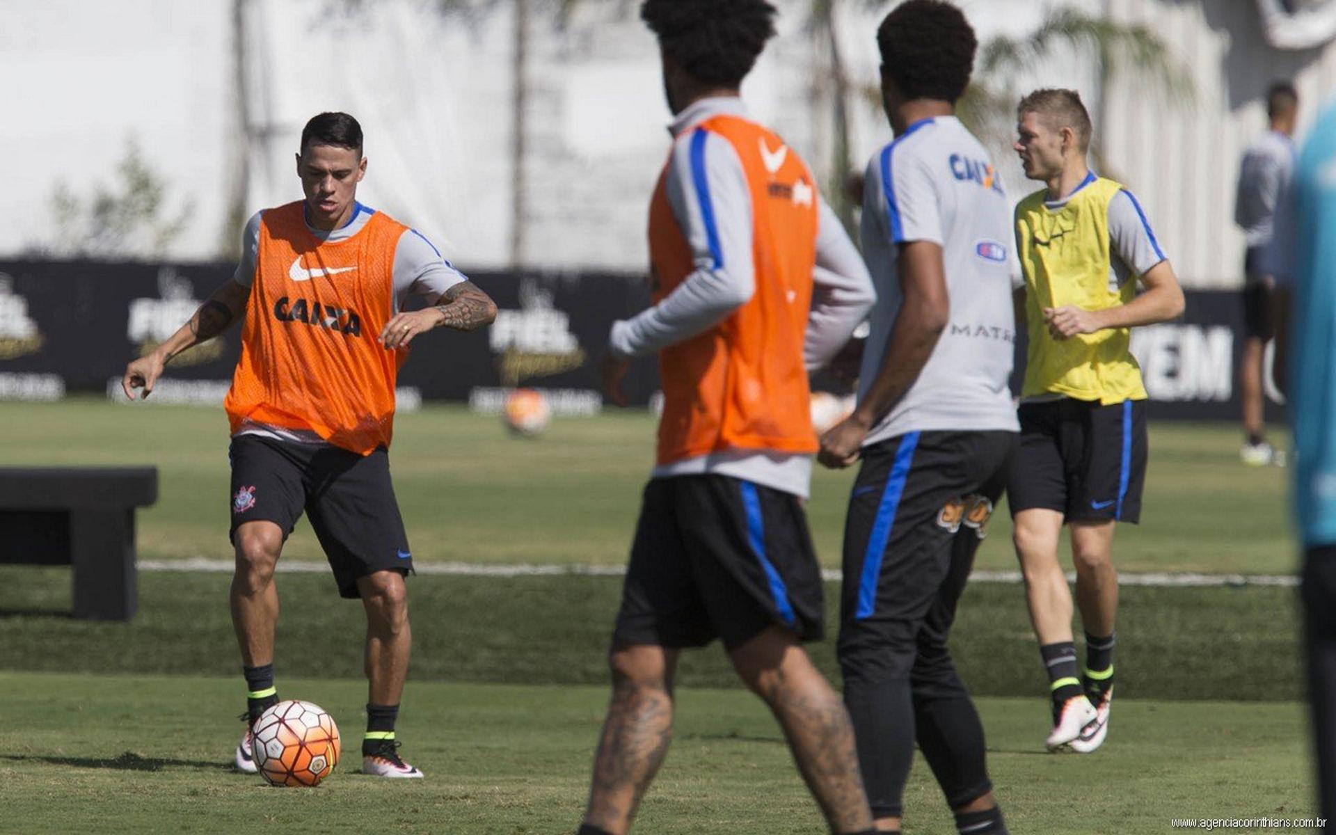 Giovanni Augusto voltou a treinar com bola neste domingo (Foto: Daniel Augusto Jr)