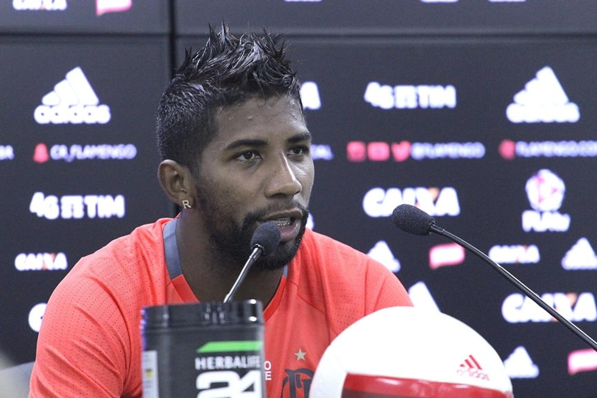 Rodinei arrancou risadas de jornalistas em entrevista (Gilvan de Souza / Flamengo)