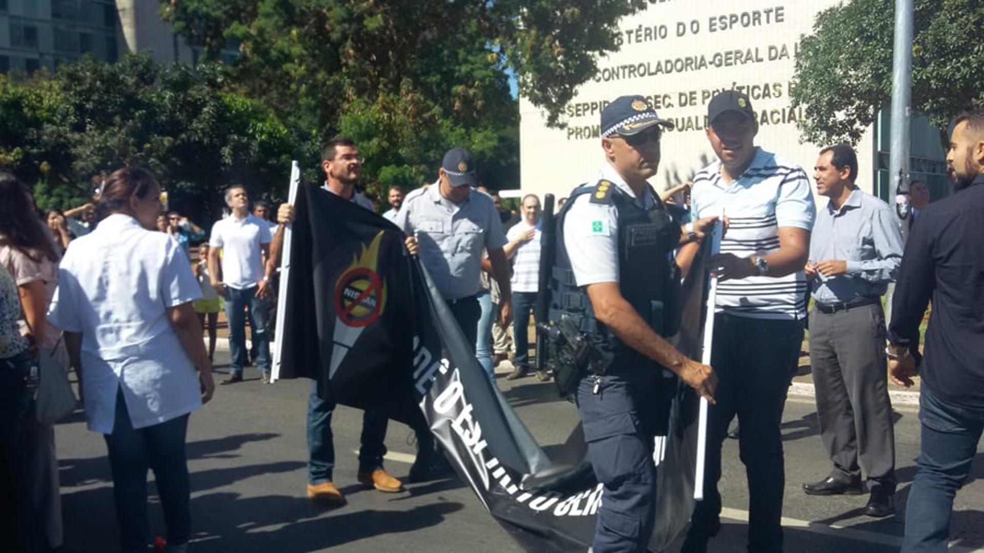 Protestos chegada da tocha