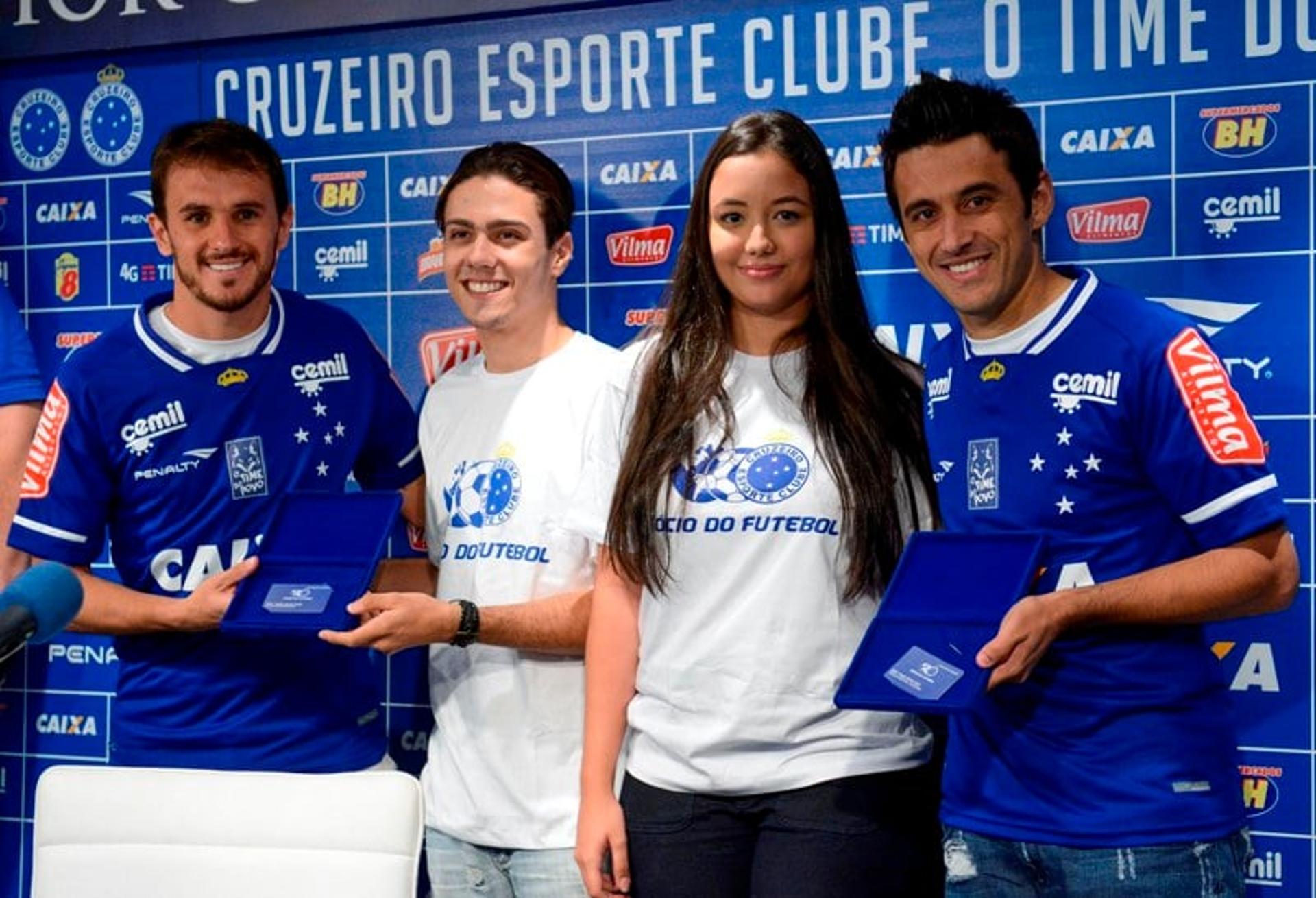 Sócios-torcedores do Cruzeiro participam de apresentação de reforços (Foto: Divulgação)