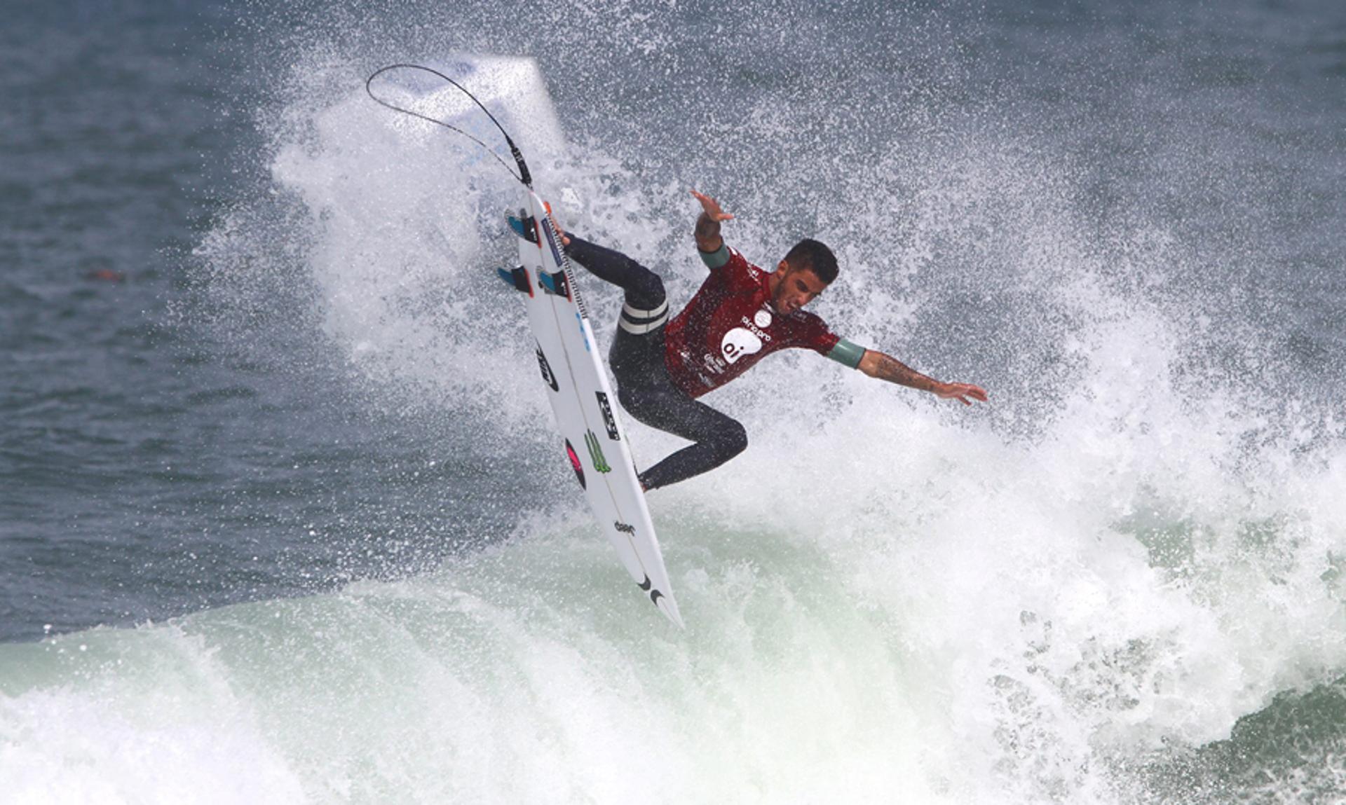 Etapa brasileira do Mundial de surfe começou nesta terça