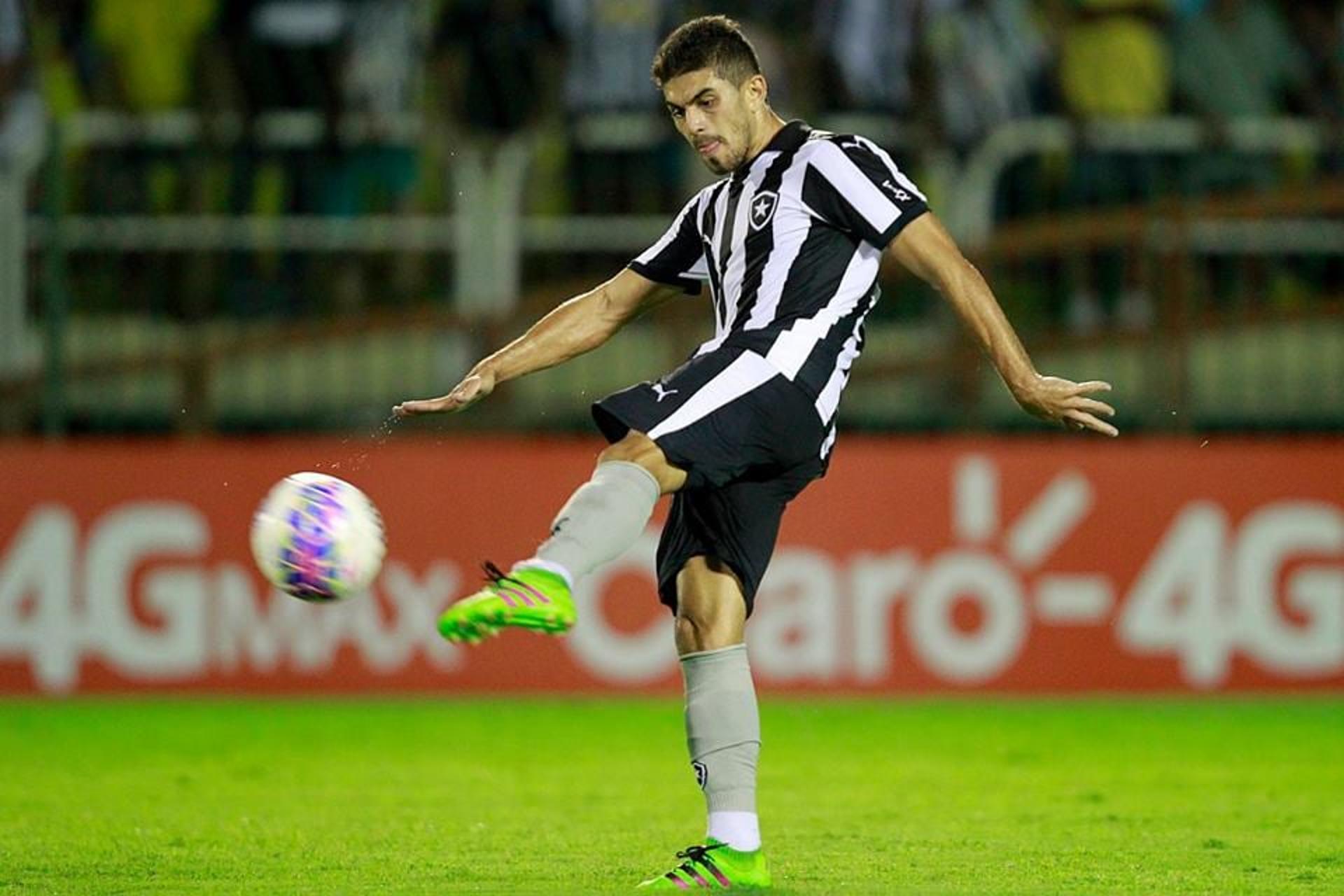 Cria da base, Gegê renovou seu contrato até o fim de 2017 (Foto: Vitor Silva/SS Press/Botafogo)