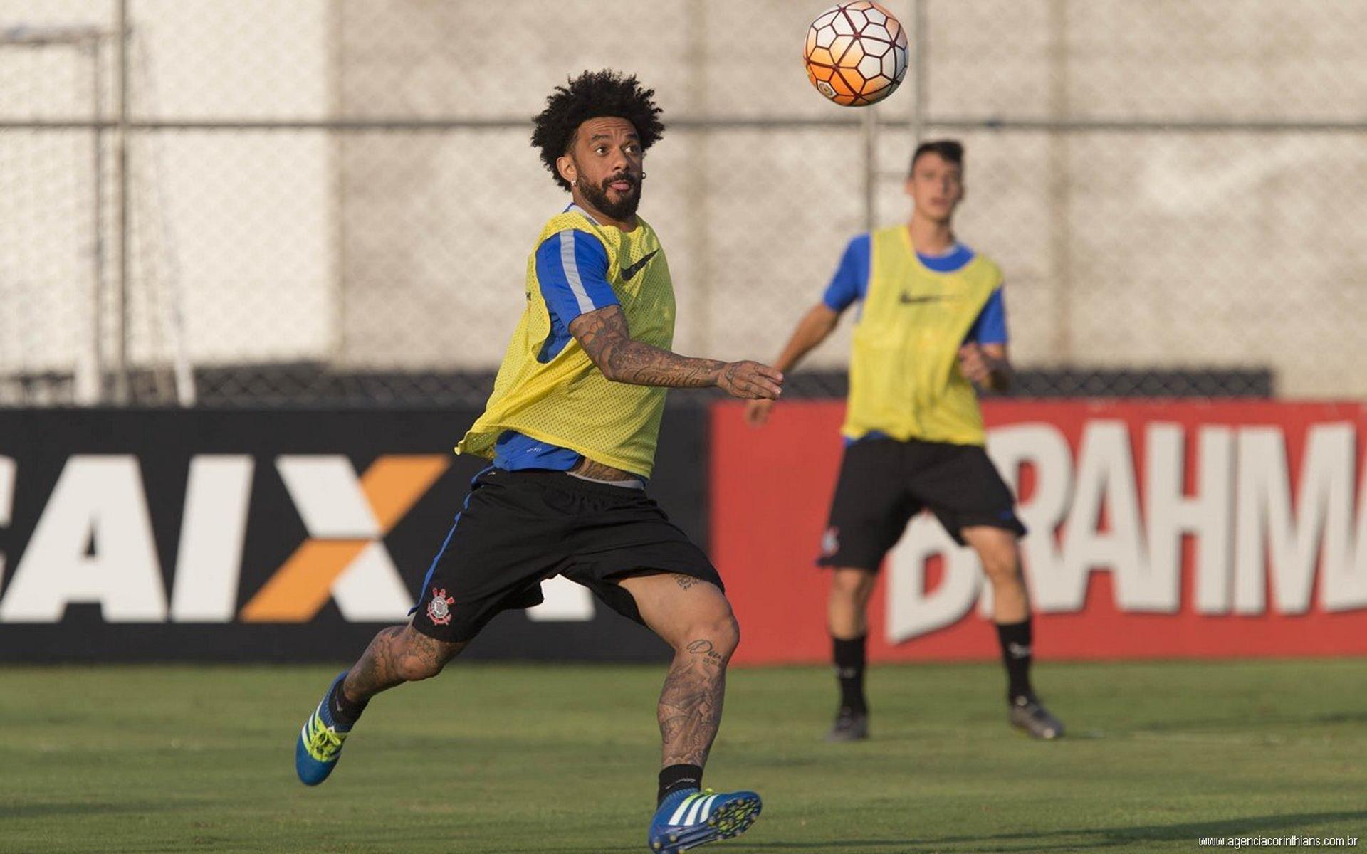 Cristian ganhou a condição de titular no treino desta terça-feira (Foto: Daniel Augusto Jr)