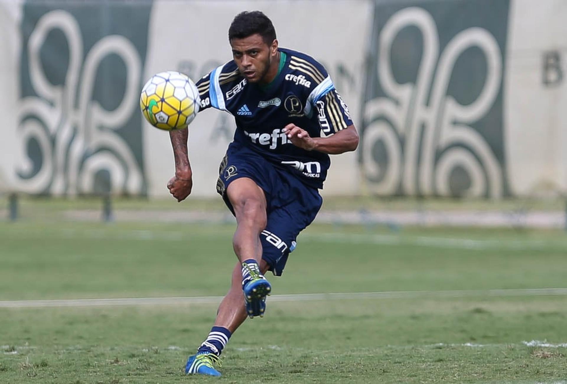 &nbsp;Cleiton Xavier tem sido um dos primeiros a chegar aos treinos&nbsp;