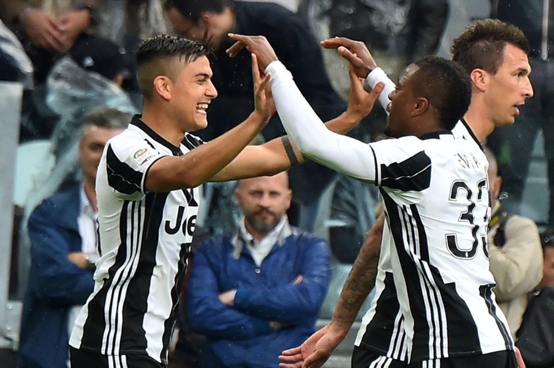 Dybala foi autor de dois gols neste sábado