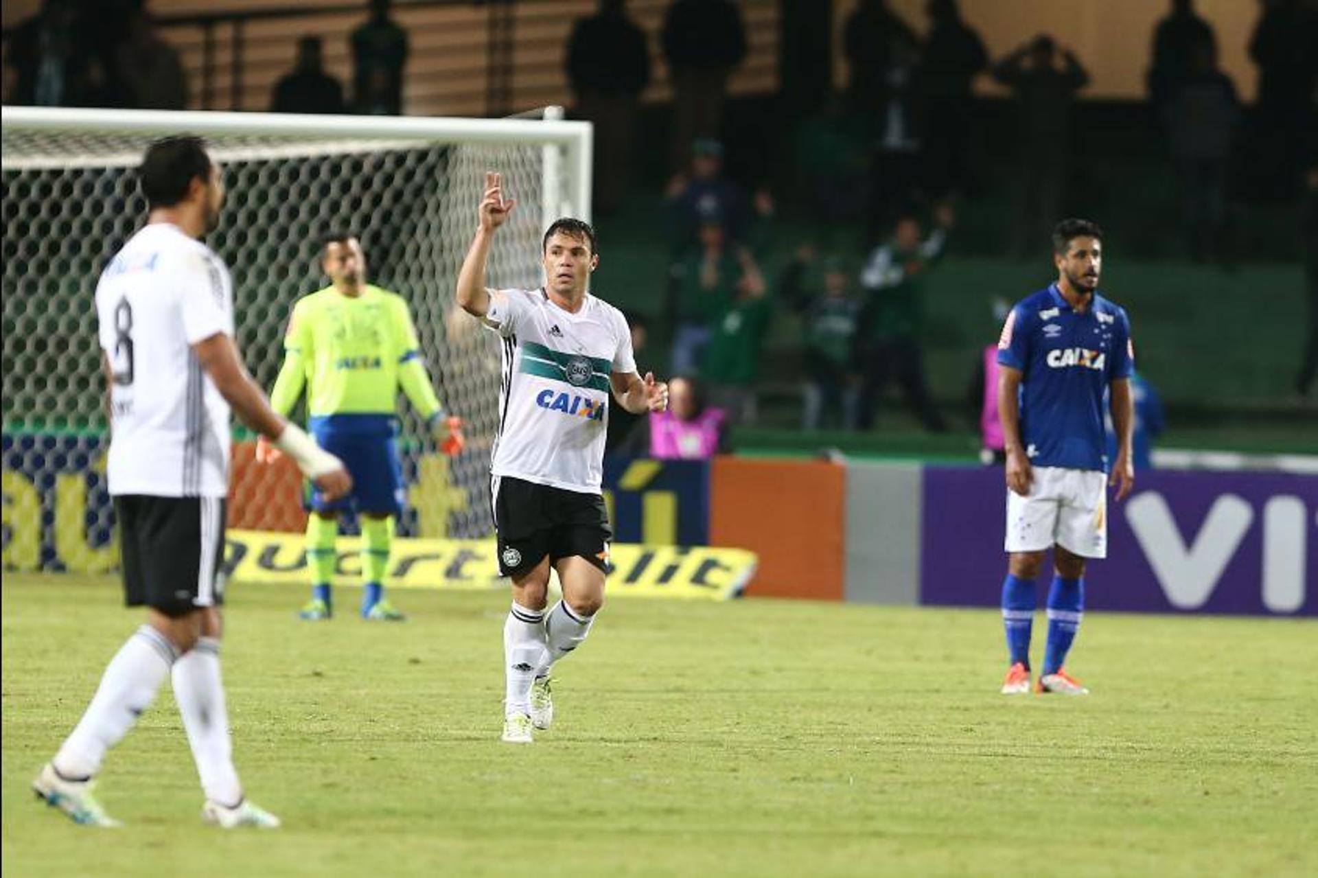 Coritiba x Cruzeiro (Foto: Geraldo Bubniak/AGB/Lancepress!)