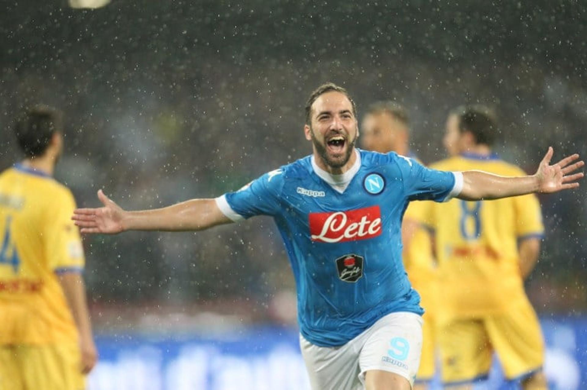 O atacante argentino Higuaín foi o grande artilheiro do Campeonato Italiano-15/16