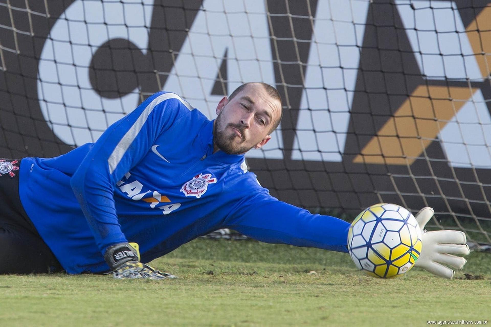 Walter durante treino do Corinthians nesta sexta-feira (Foto: Daniel Augusto Jr)