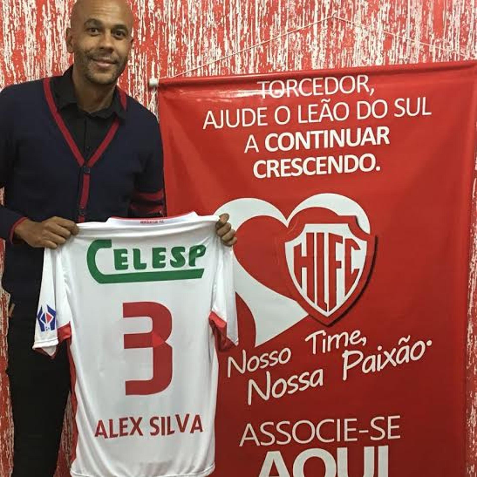 Aos 31 anos, Alex Silva é apresentado no Hercílio Luz (Foto: Divulgação / Hercílio Luz)