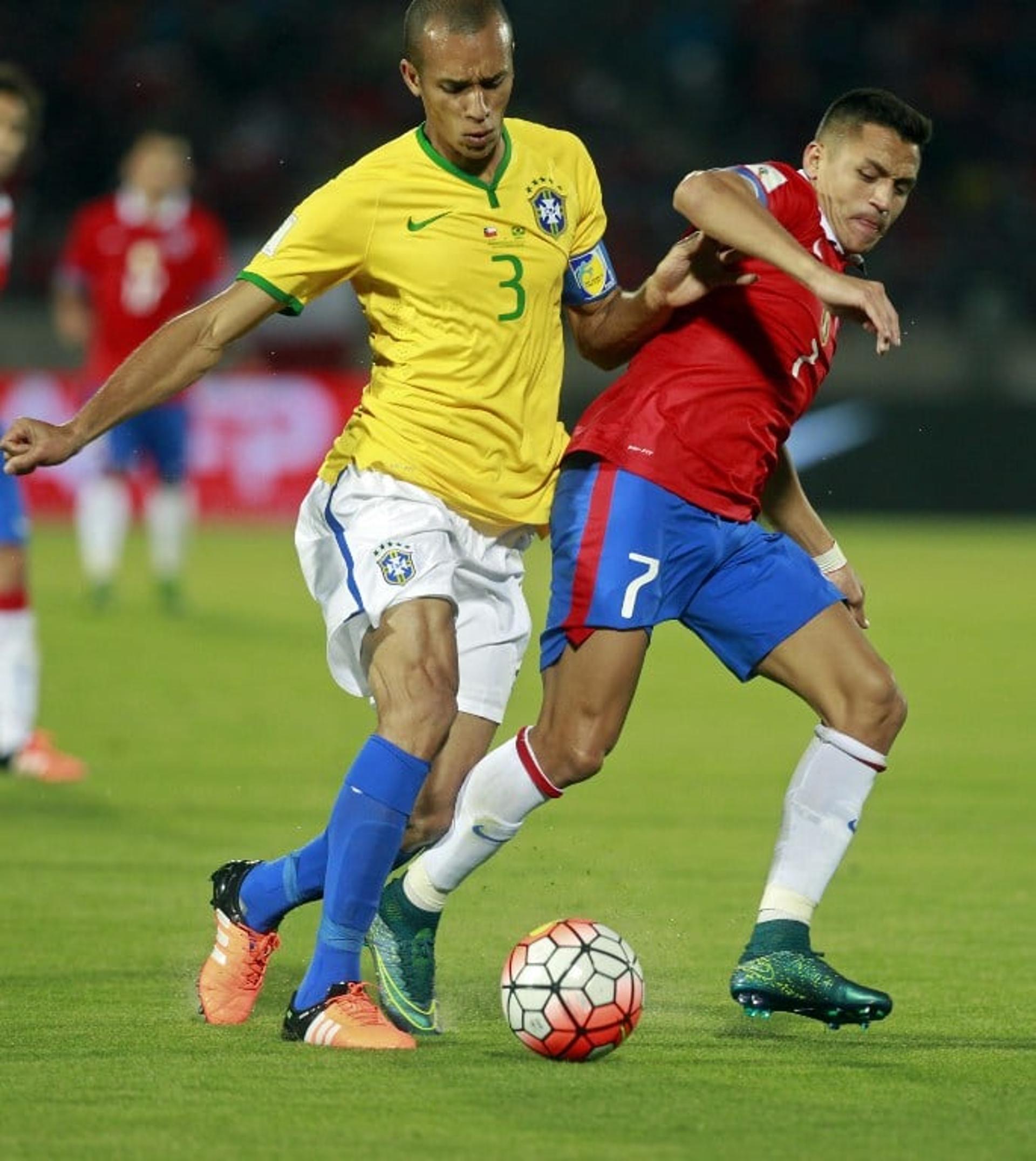 O zagueiro Miranda é uma das referências da Seleção Brasileira