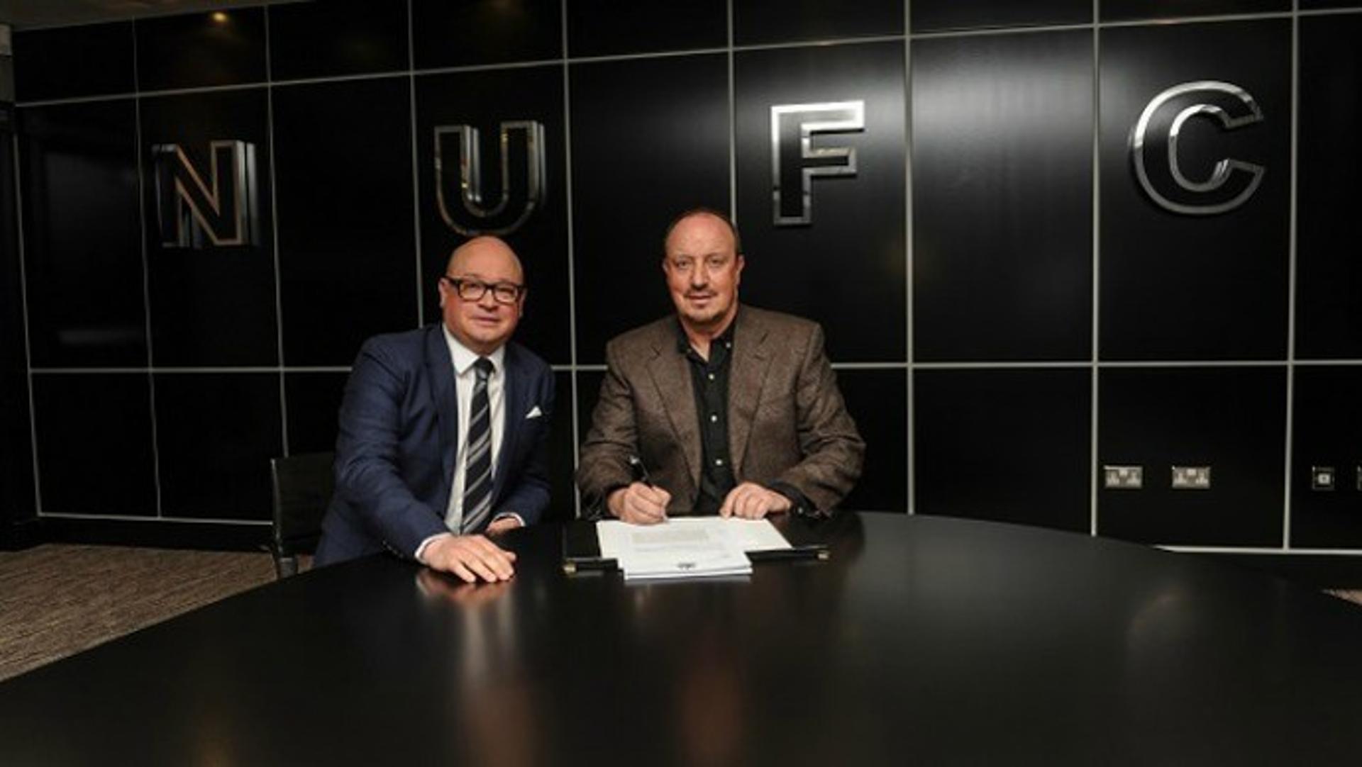 Rafa Benitez renova com o Newcastle