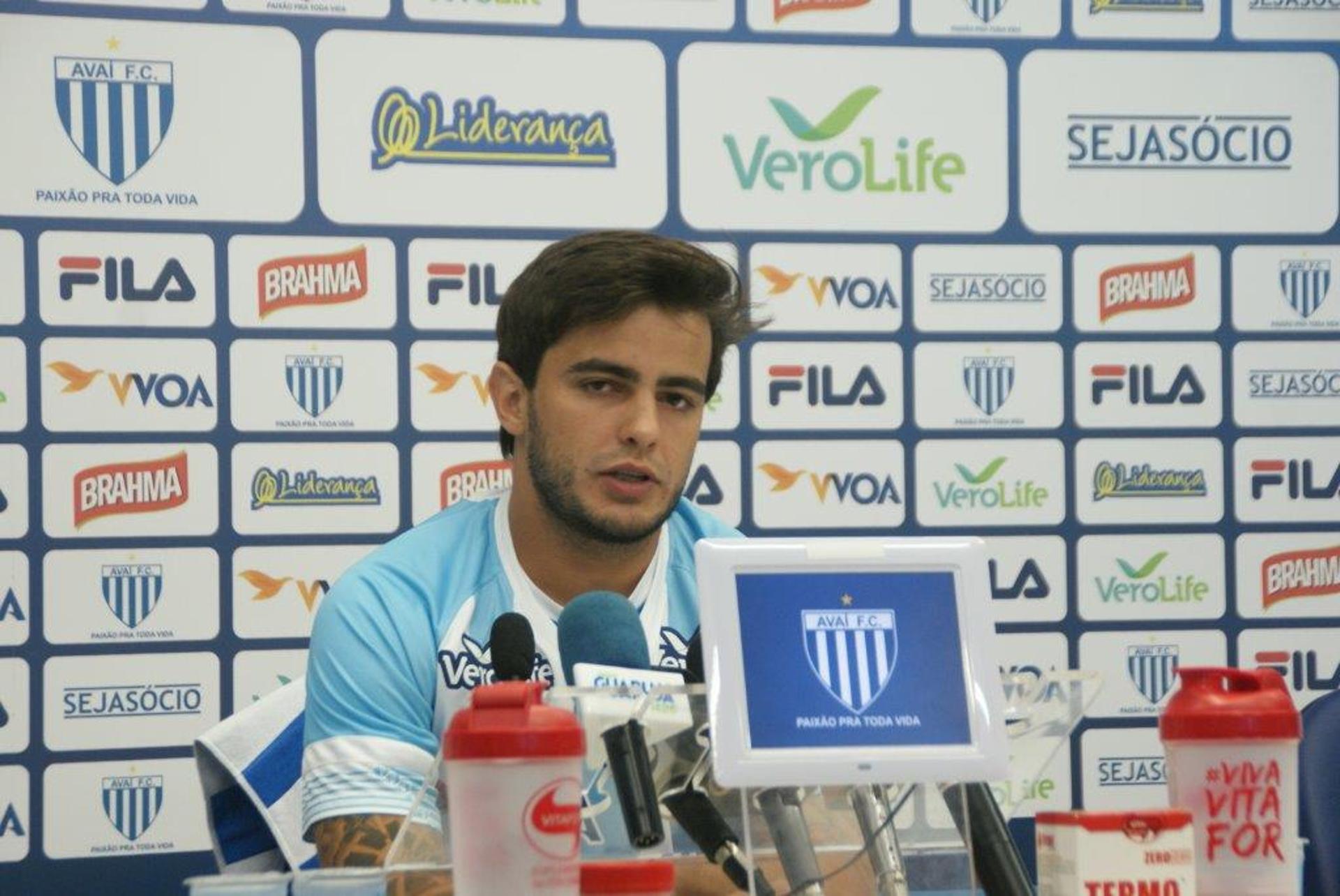 João Paulo, do Avaí, durante coletiva (Foto: Alceu Atherino / Avaí F.C)