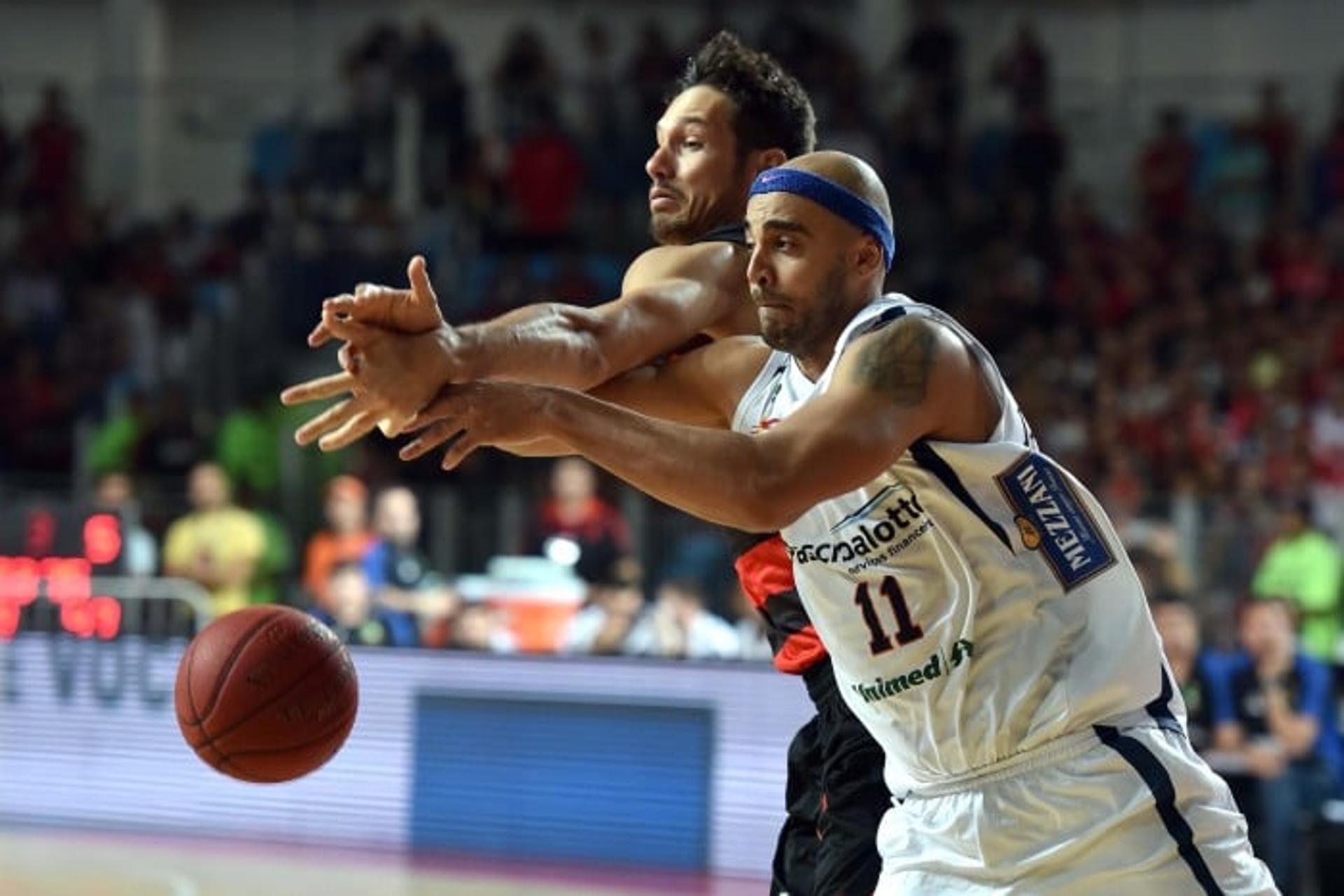 Jefferson, do Bauru, e Mineiro, do Flamengo (Foto: João Pires/LNB)