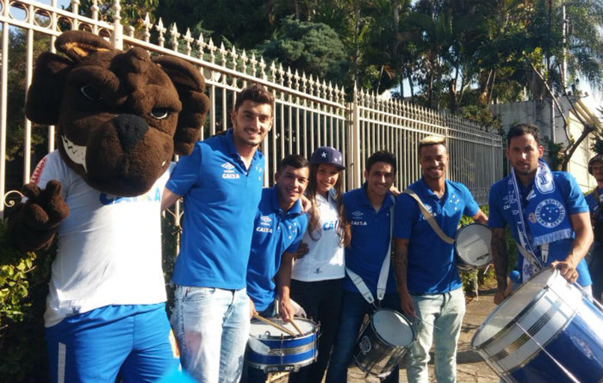 Sócios do Cruzeiro participam de ação especial (Foto:Reprodução/Twitter)