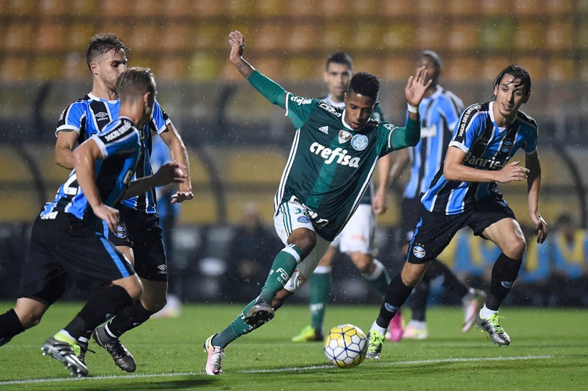 Brasileirão 2016: Palmeiras 4 x 3 Grêmio<br>