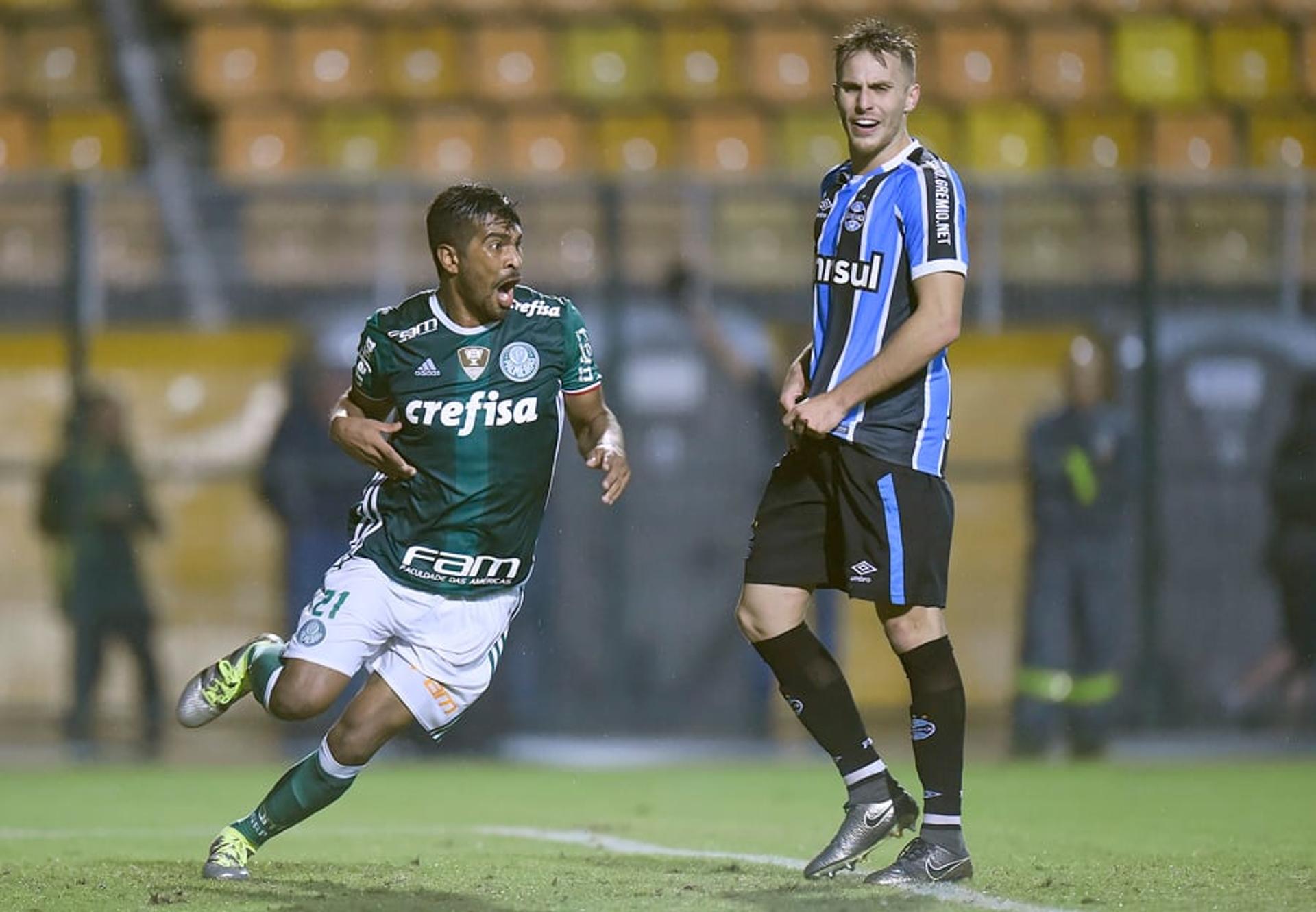 Thiago Santos tem 22 jogos no Brasileirão