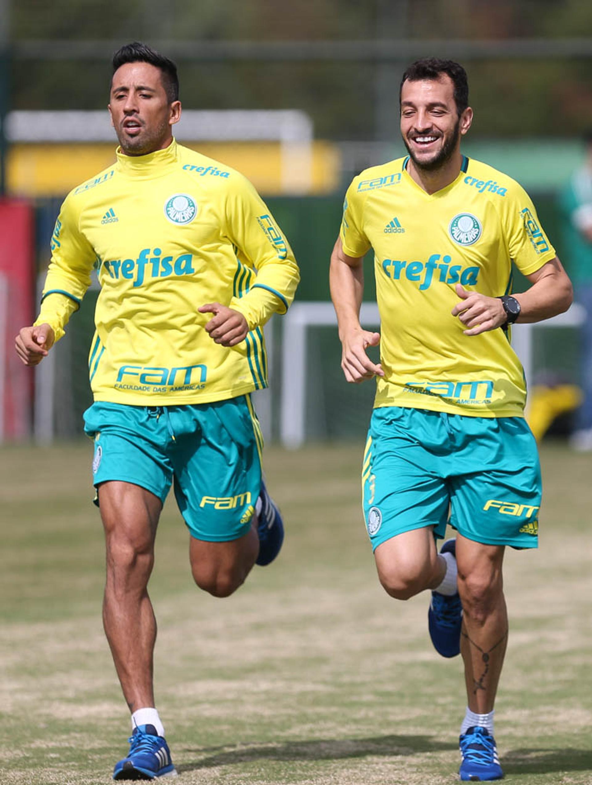 Lucas Barrios e Edu Dracena correm na Academia (FOTO: Cesar Greco/Palmeiras)