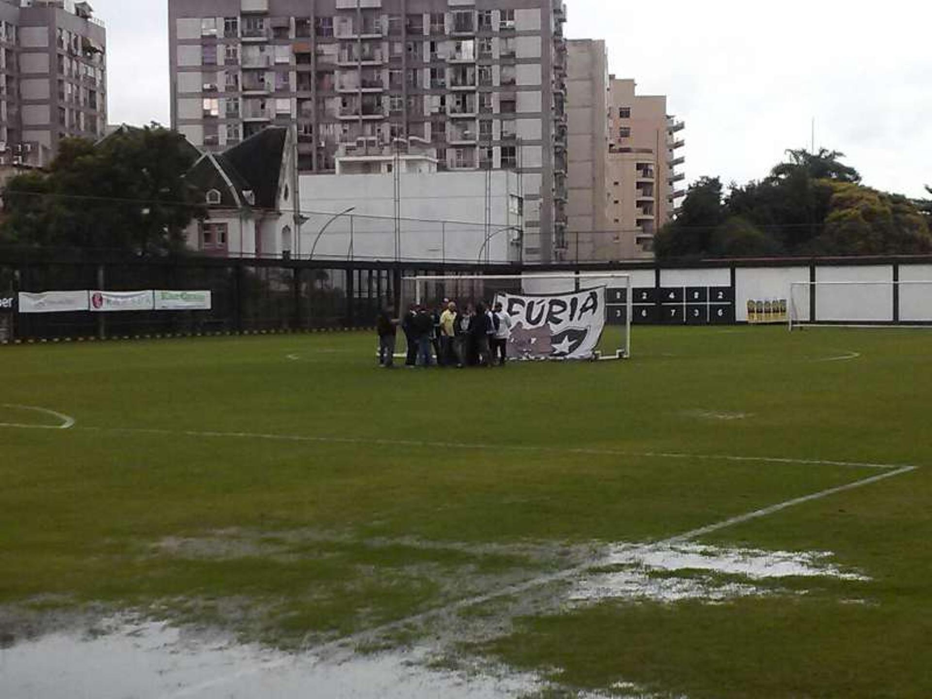 Torcida do Botafogo invade General