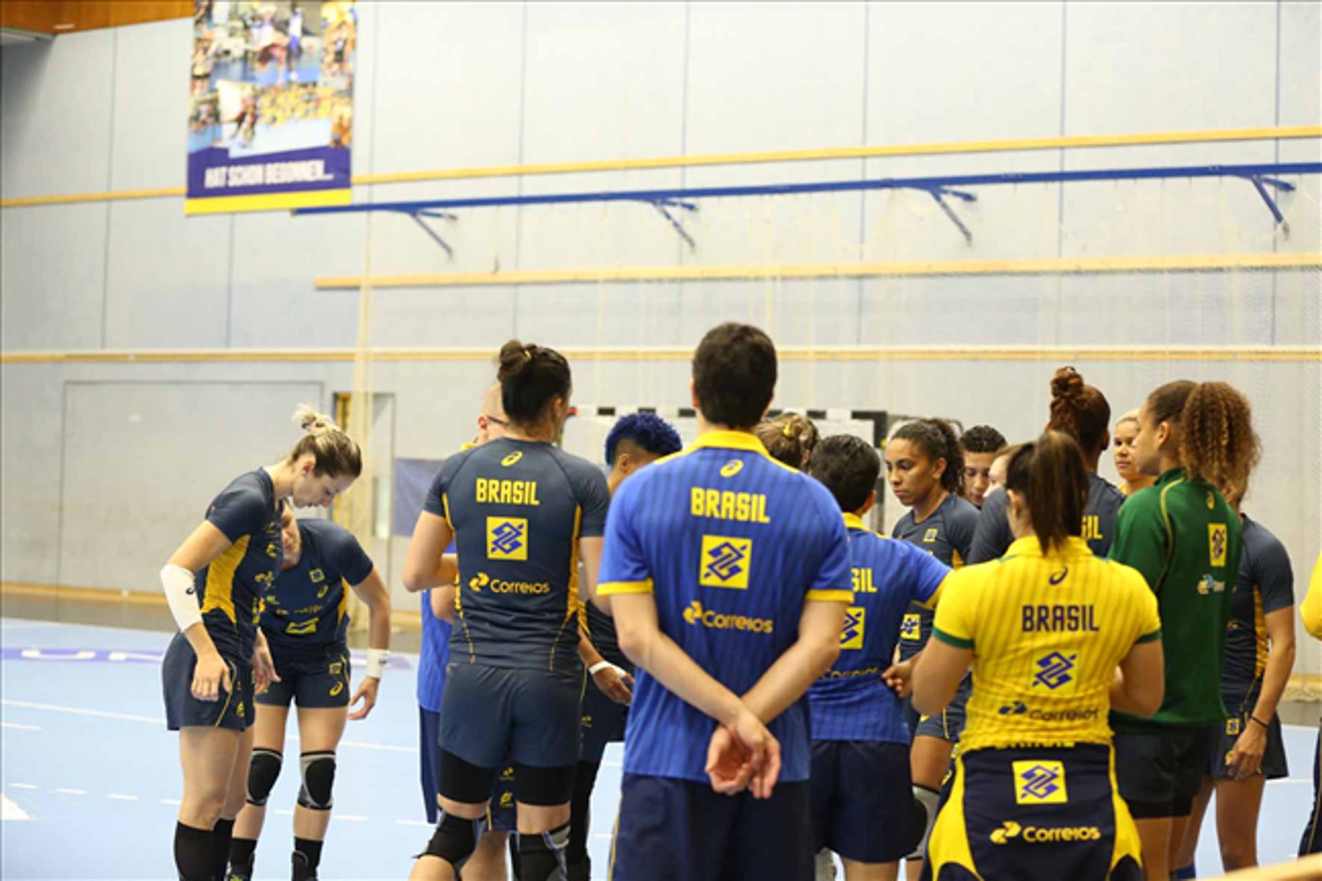 Seleção Brasileira Feminina venceu a equipe da Eslováquia na última partida do pré-olímpico na Europa. Foto: Divulgação CBHb