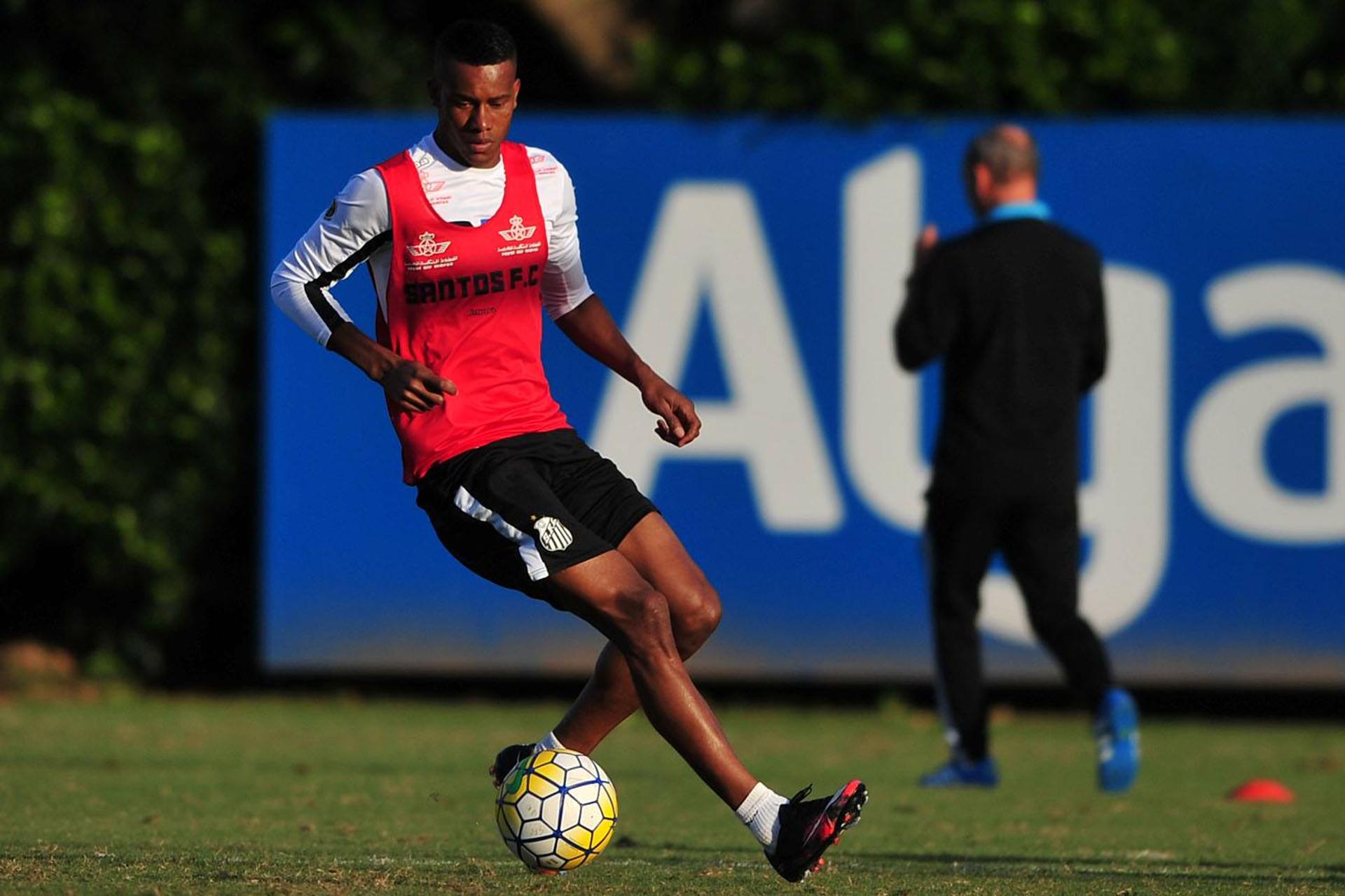 Copete treinou pelo Santos pela primeira vez