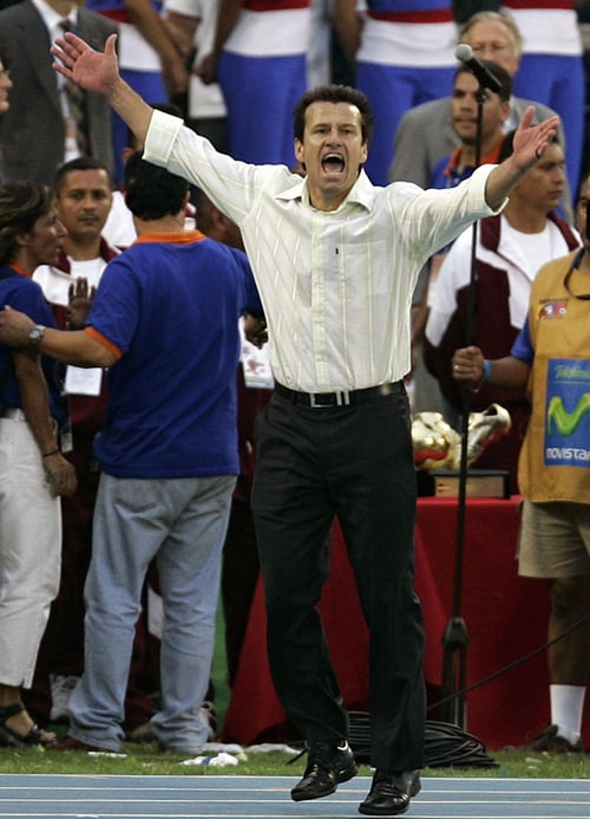 Dunga assumiu a Seleção em 2006, após Parreira deixar o cargo com a eliminação para a França na Copa do Mundo&nbsp;