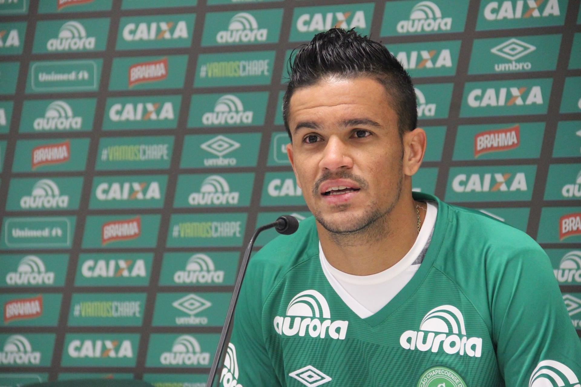 Rafael Bastos durante coletiva (Foto: Divulgação / Chapecoense)