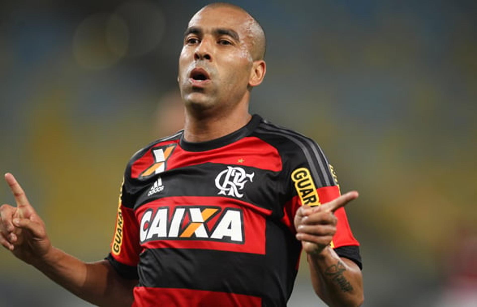 Confira imagens de Emerson Sheik com a camisa do Flamengo