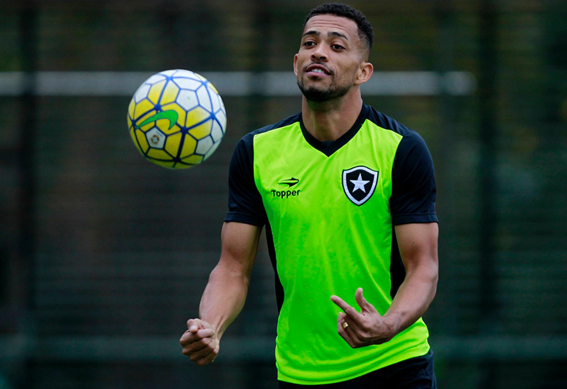 Treino do Botafogo - Luis Ricardo