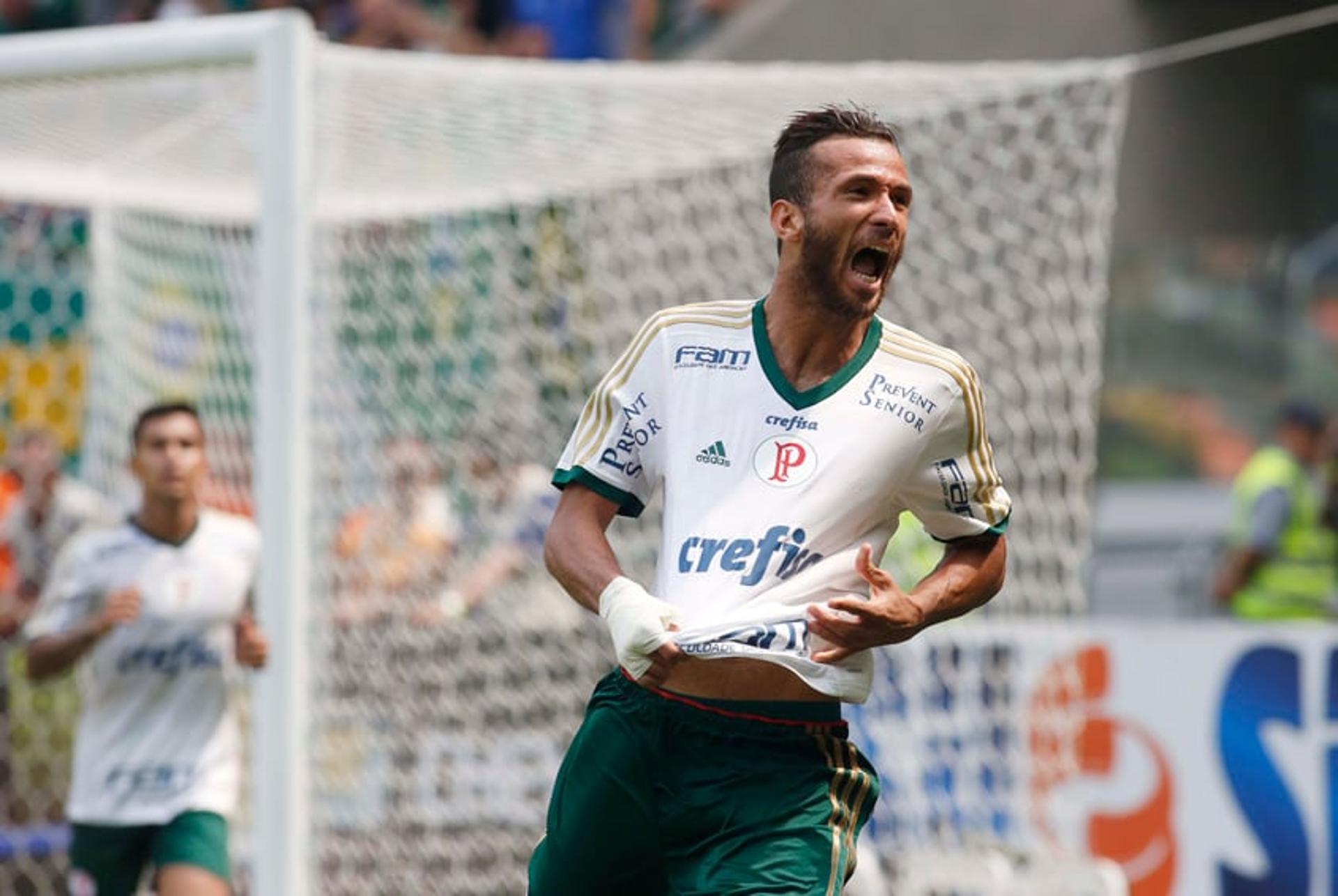 Leandro Pereira comemora o gol contra o Botafogo, nas quartas do Paulista de 2015&nbsp;