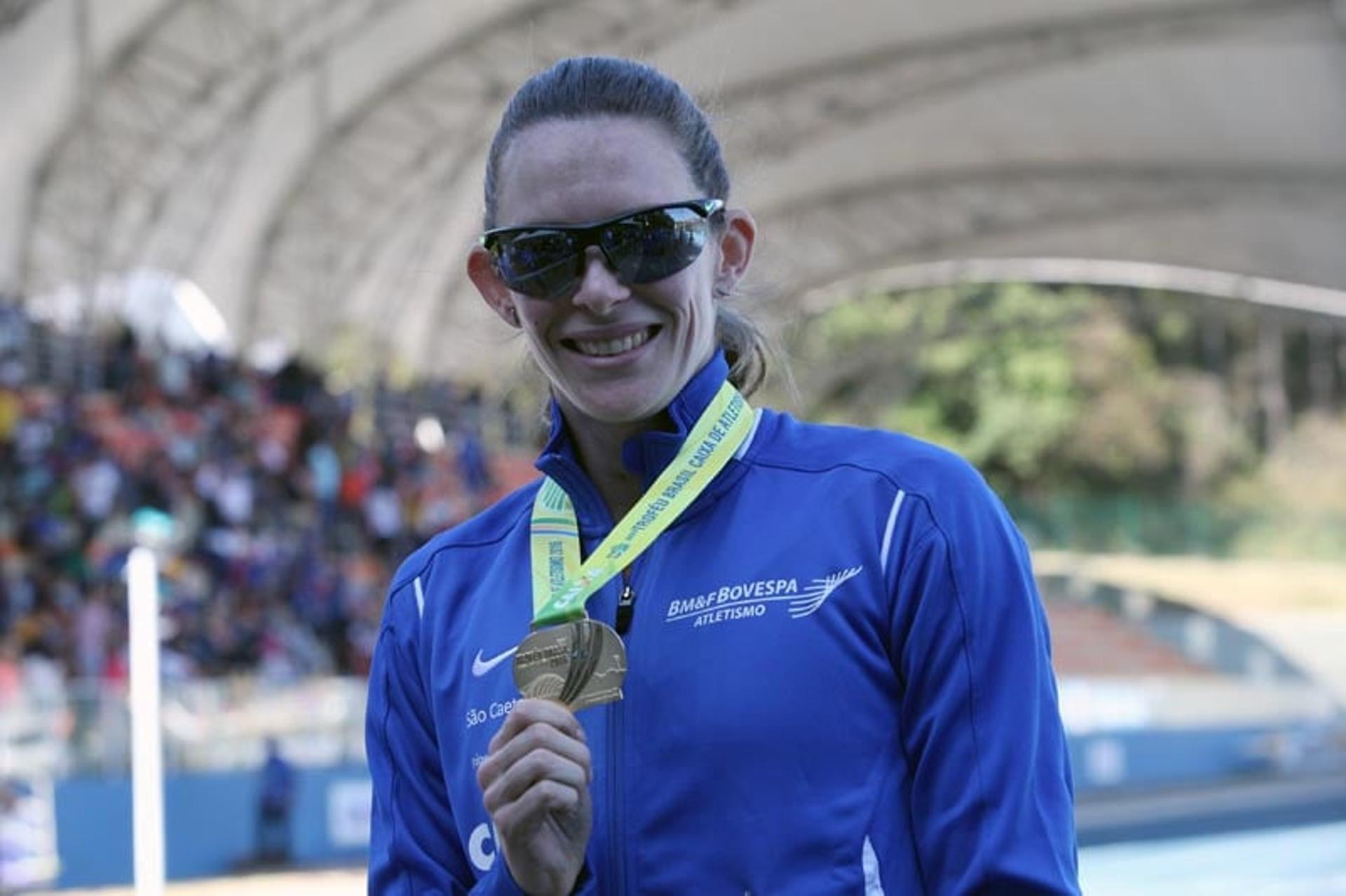 Fabiana Murer é a primeira mulher brasileira campeã mundial no atletismo