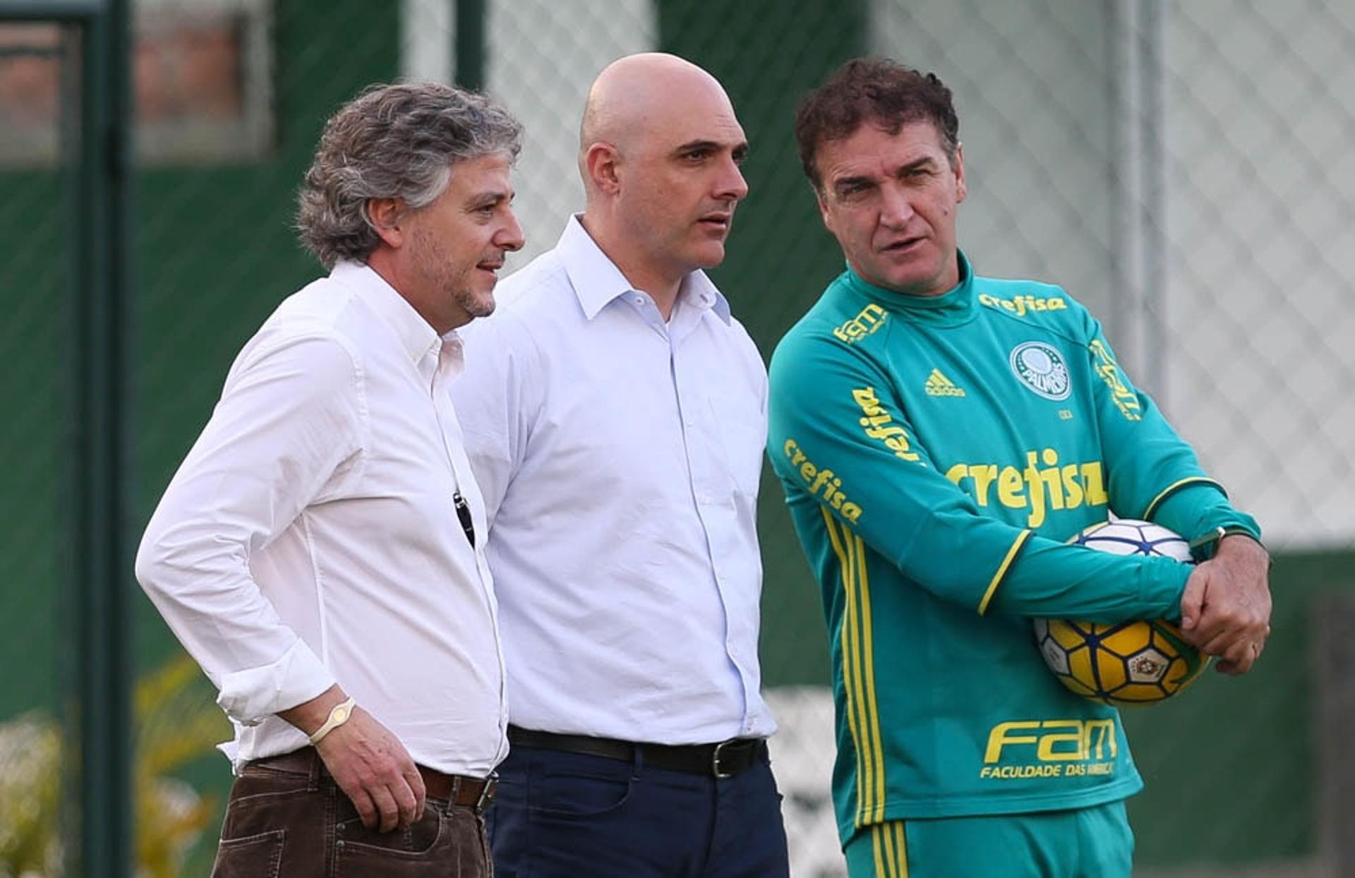 Paulo Nobre acompanha treino ao lado do vice Mauricio Galiotte e do técnico Cuca