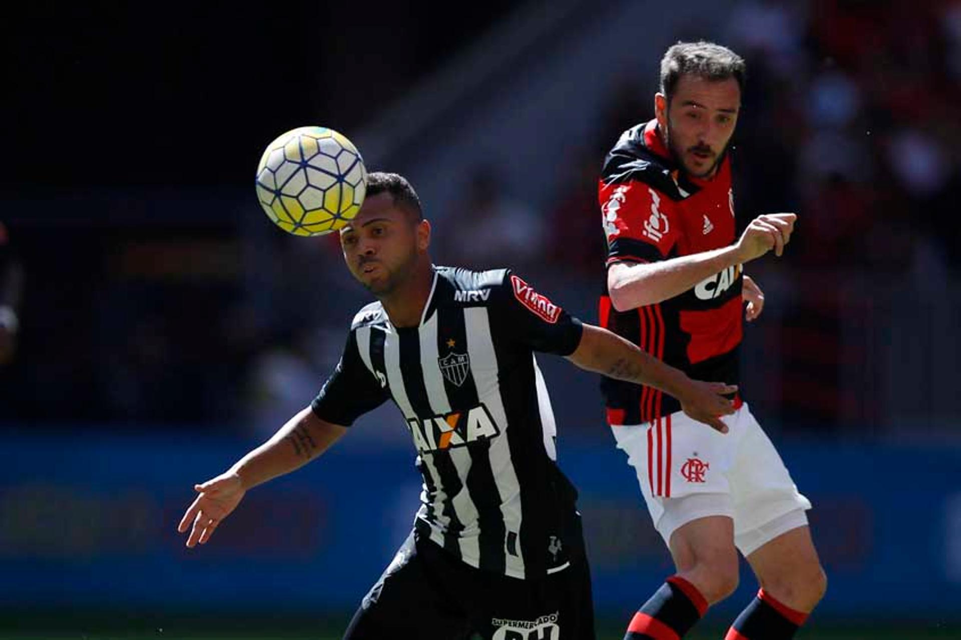 Mancuello foi titular contra o Galo