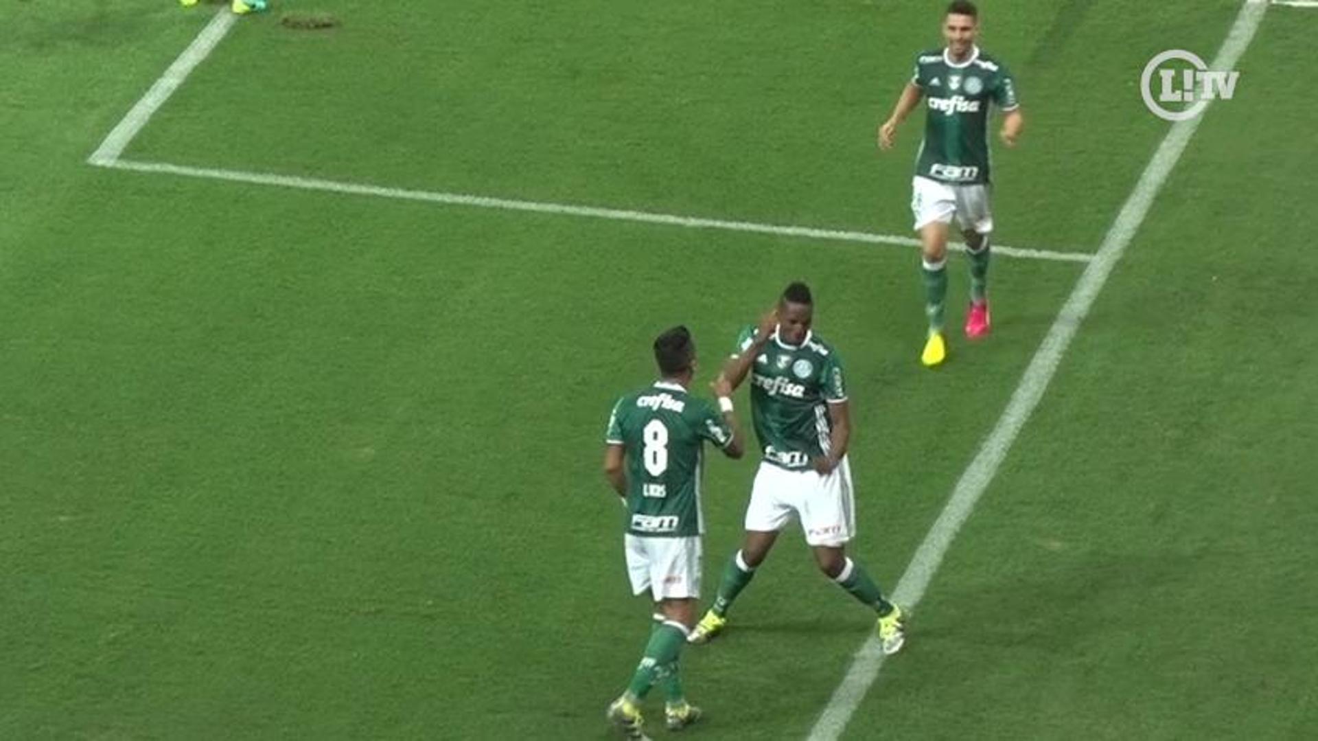 Mina comemora gol com dança