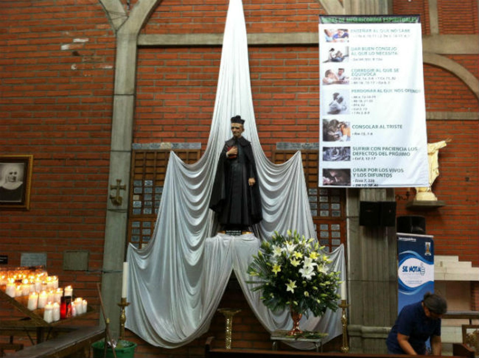 A imagem de Padre Marianito, prestes a ser canonizado